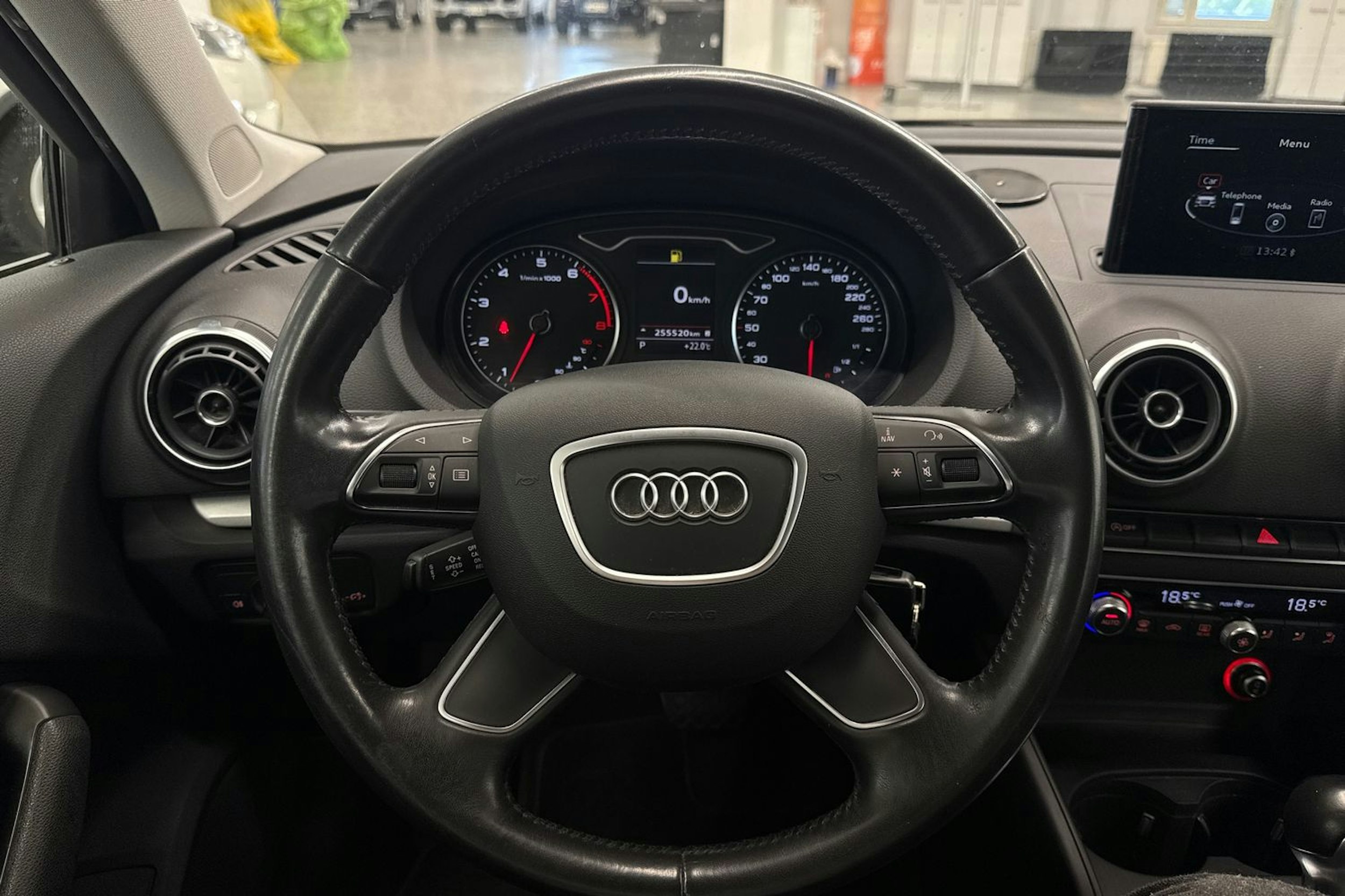 Valkoinen Audi A3 2014 kuva 13.
