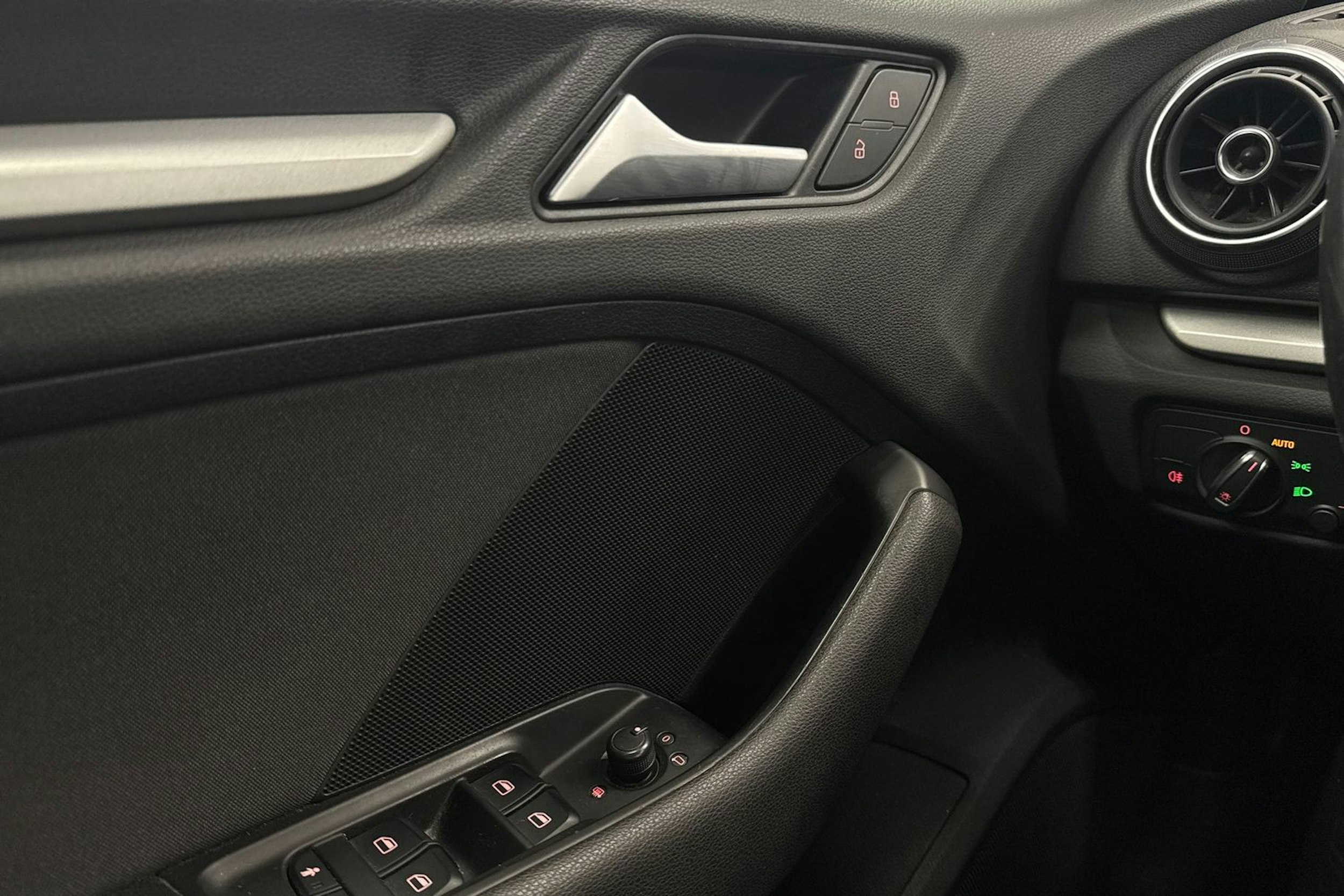 Valkoinen Audi A3 2014 kuva 18.