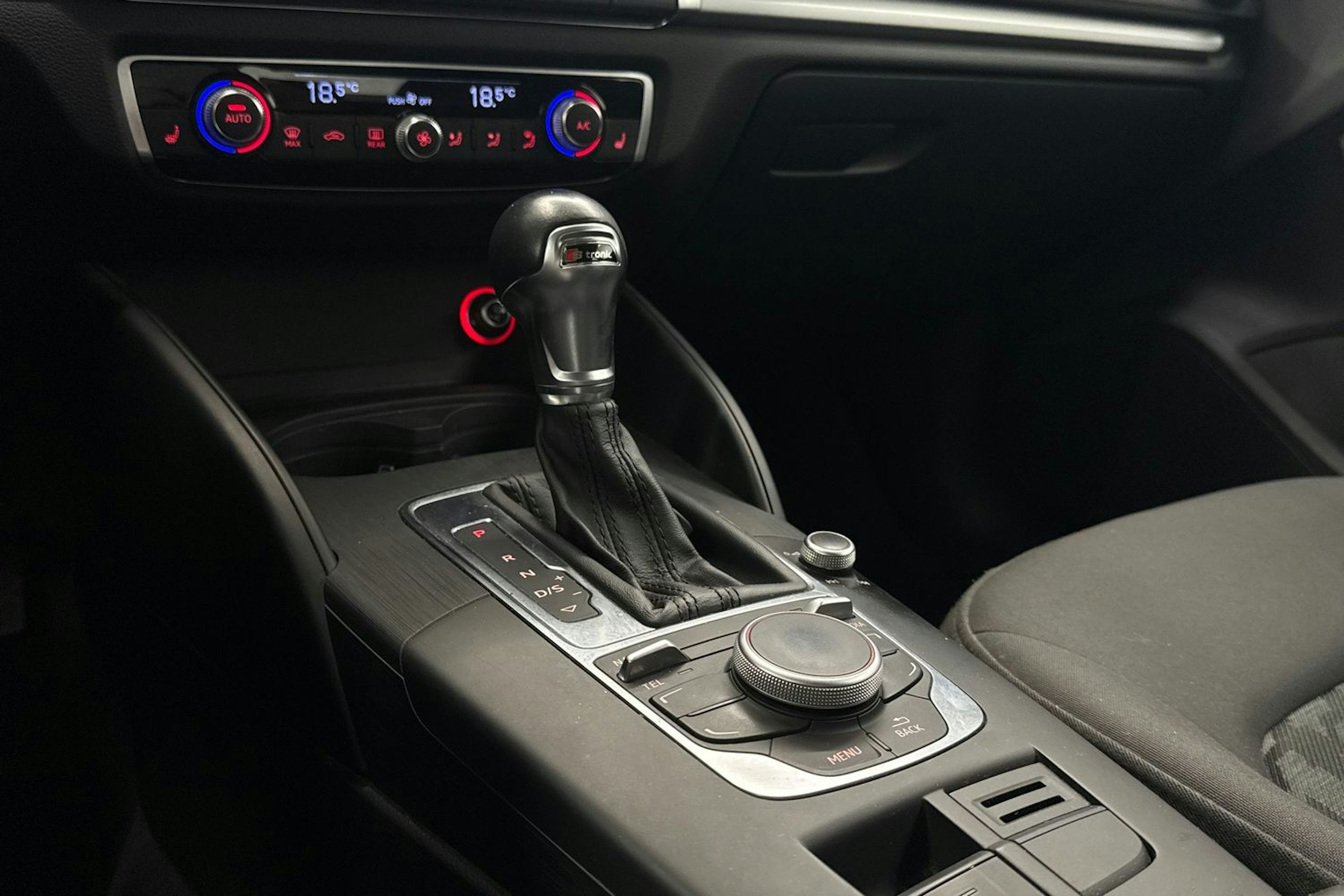 Valkoinen Audi A3 2014 kuva 19.
