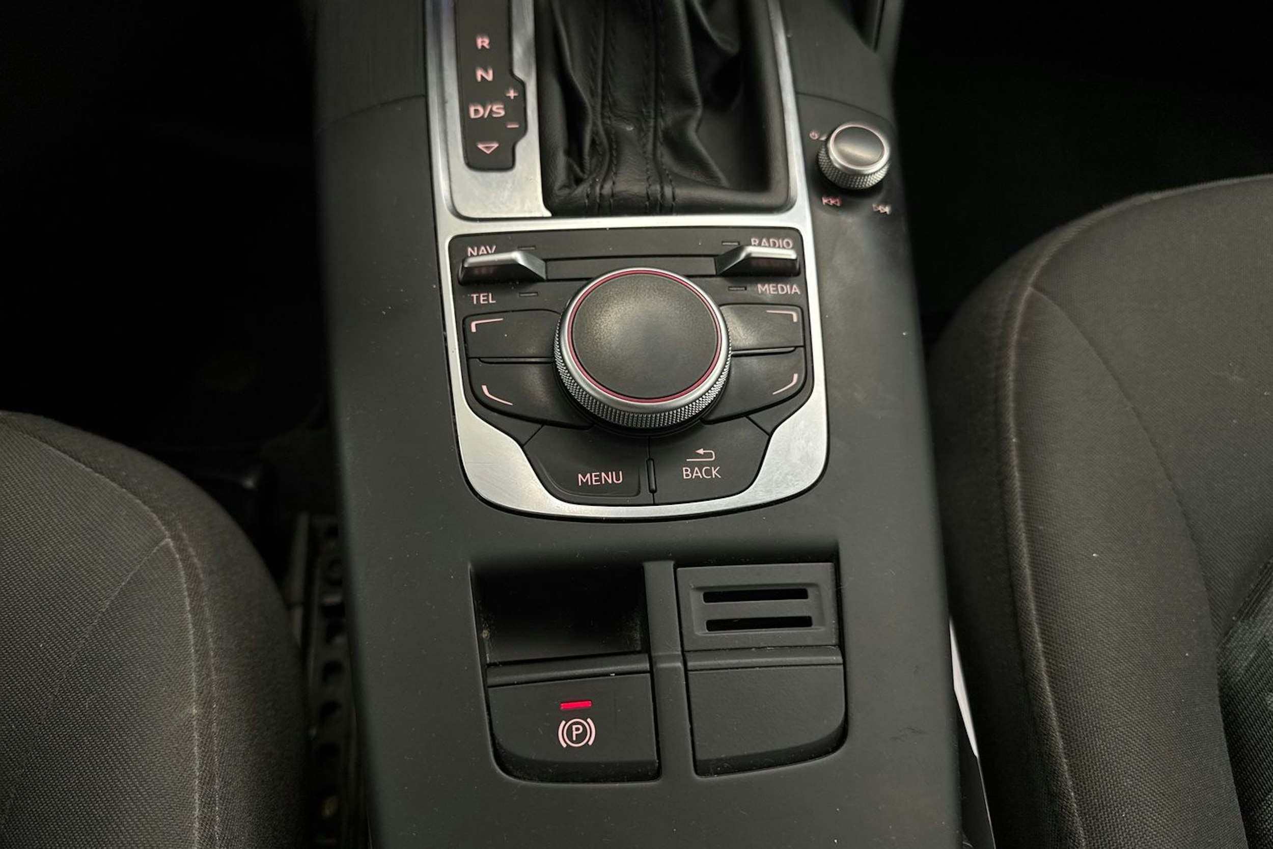 Valkoinen Audi A3 2014 kuva 20.