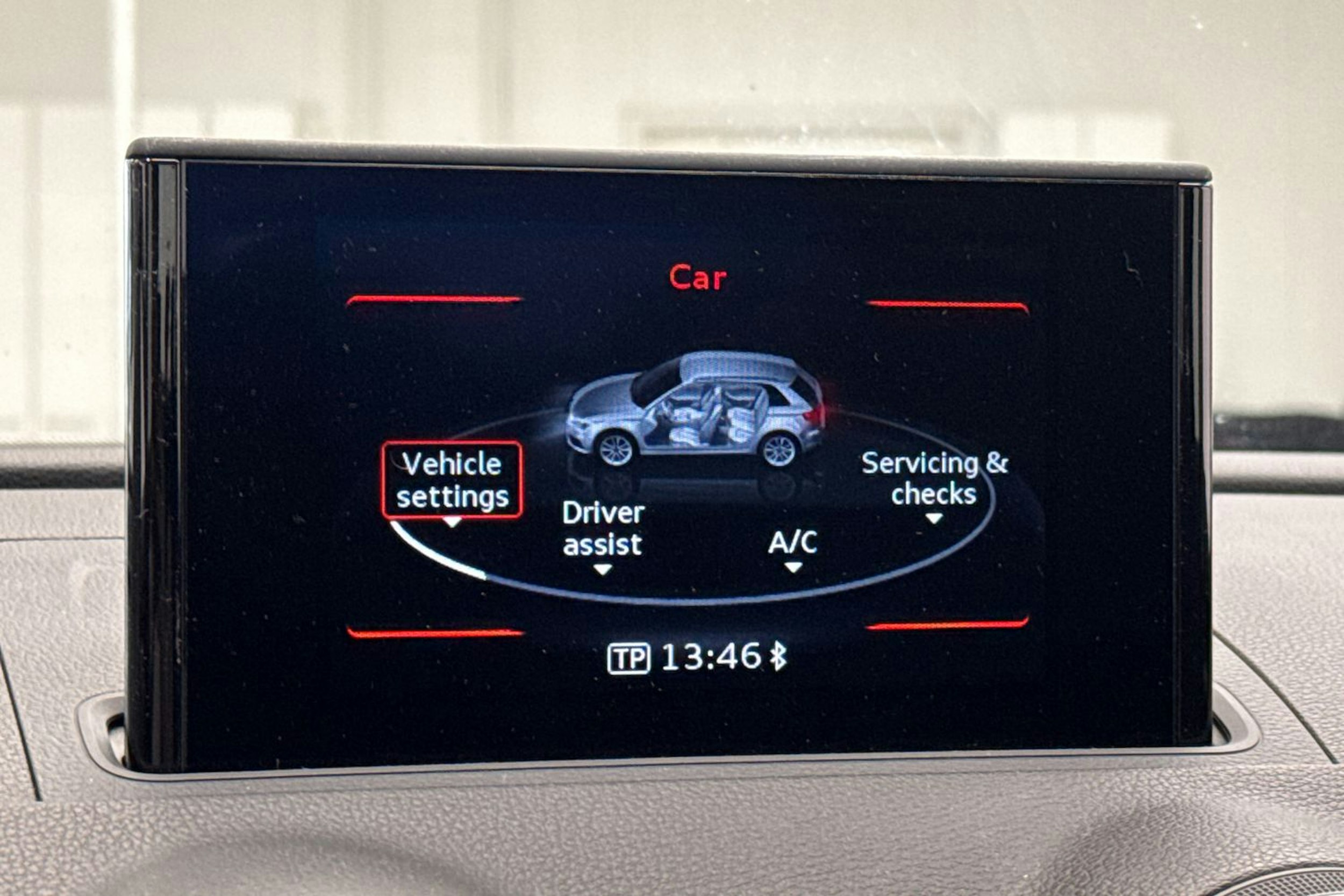 Valkoinen Audi A3 2014 kuva 29.