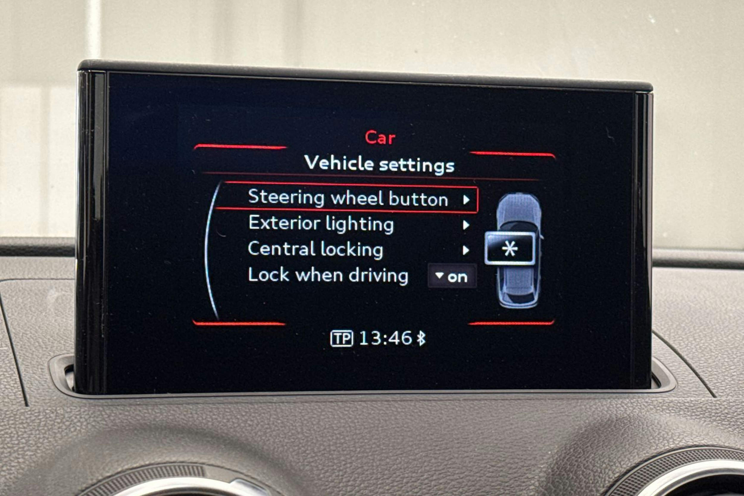 Valkoinen Audi A3 2014 kuva 31.