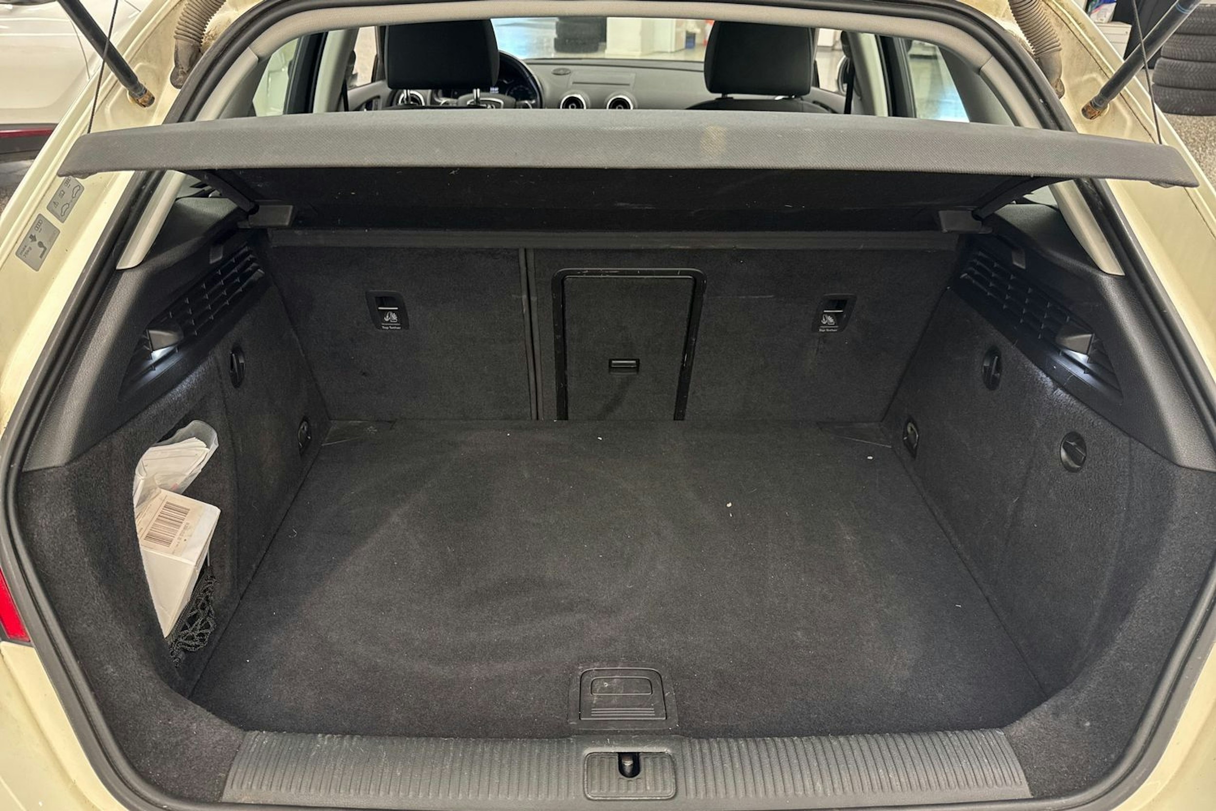 Valkoinen Audi A3 2014 kuva 33.