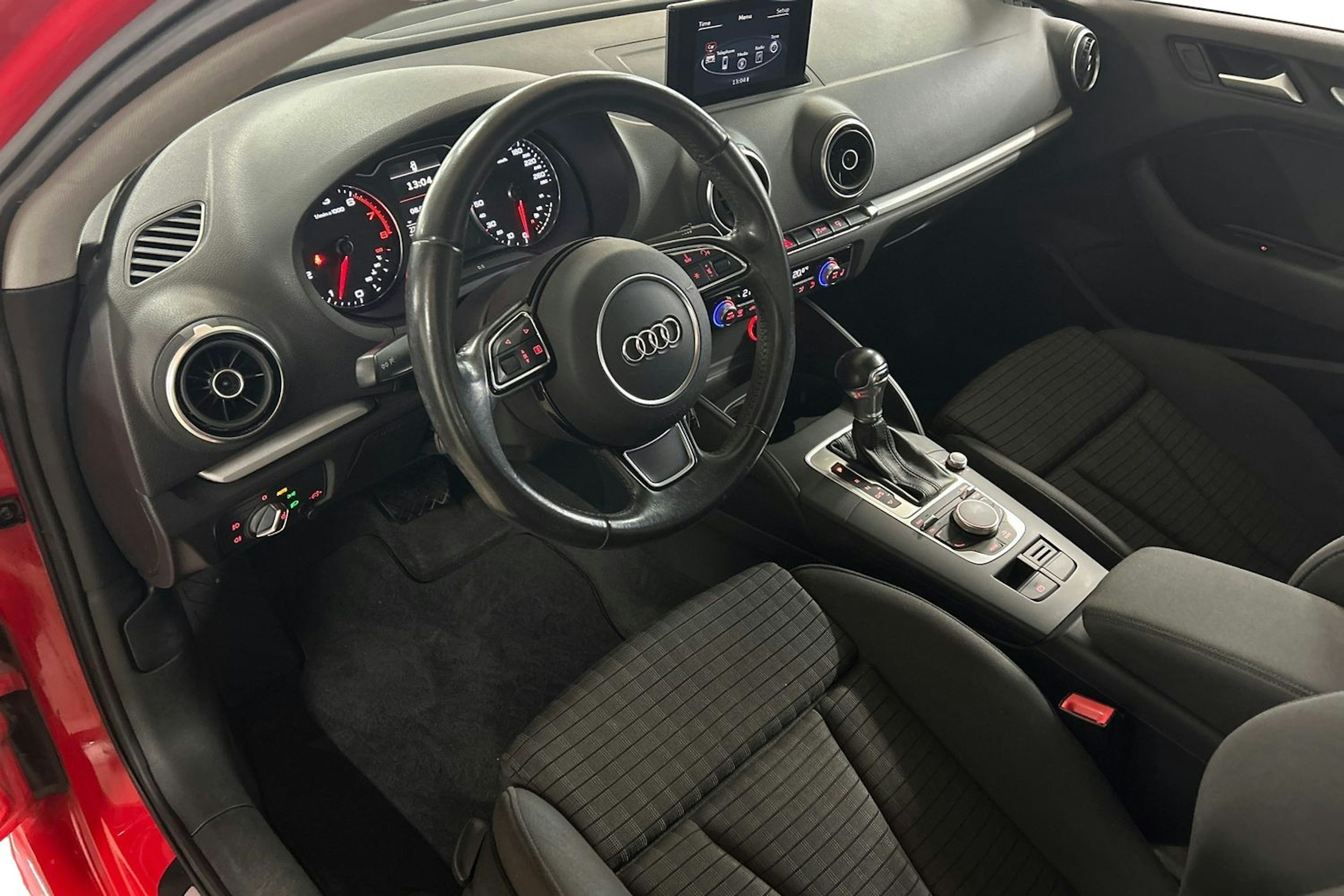 punainen Audi A3 2015 kuva 7.
