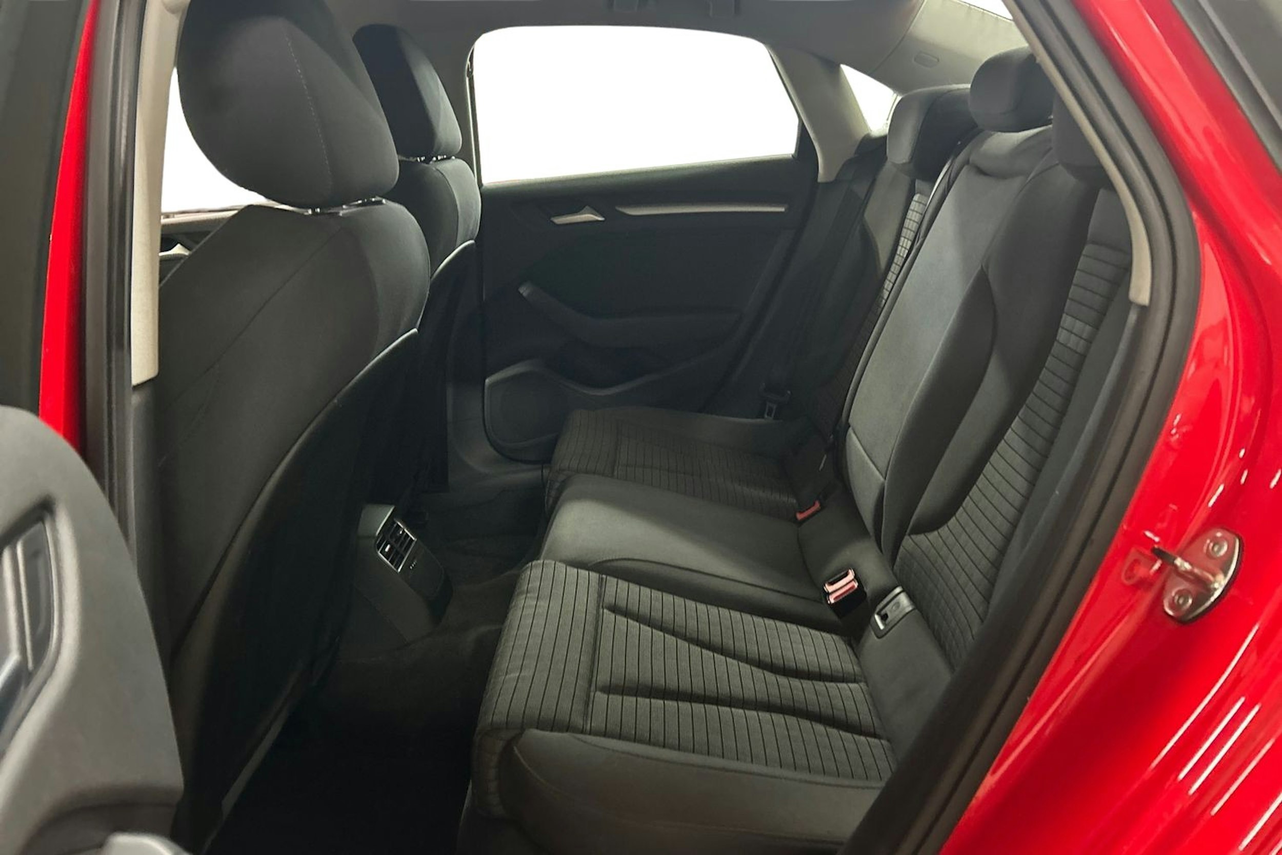 punainen Audi A3 2015 kuva 10.