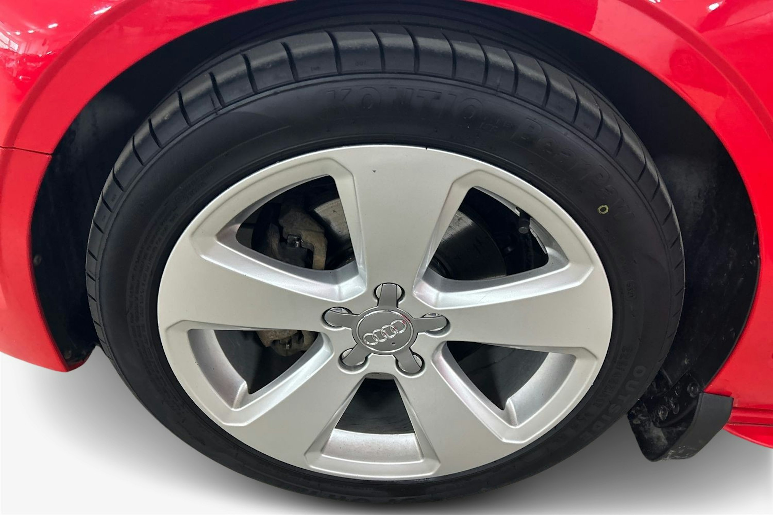 punainen Audi A3 2015 kuva 11.