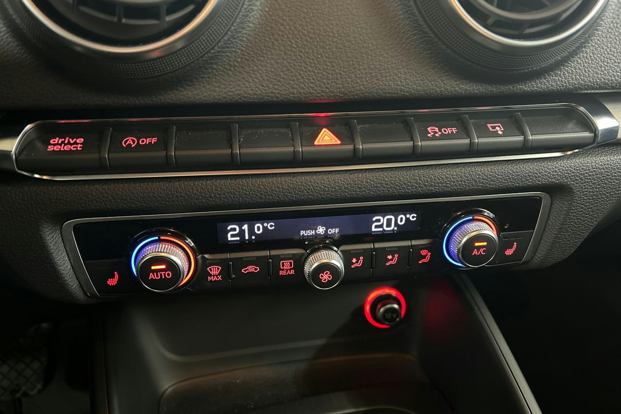 punainen Audi A3 2015 kuva 18.