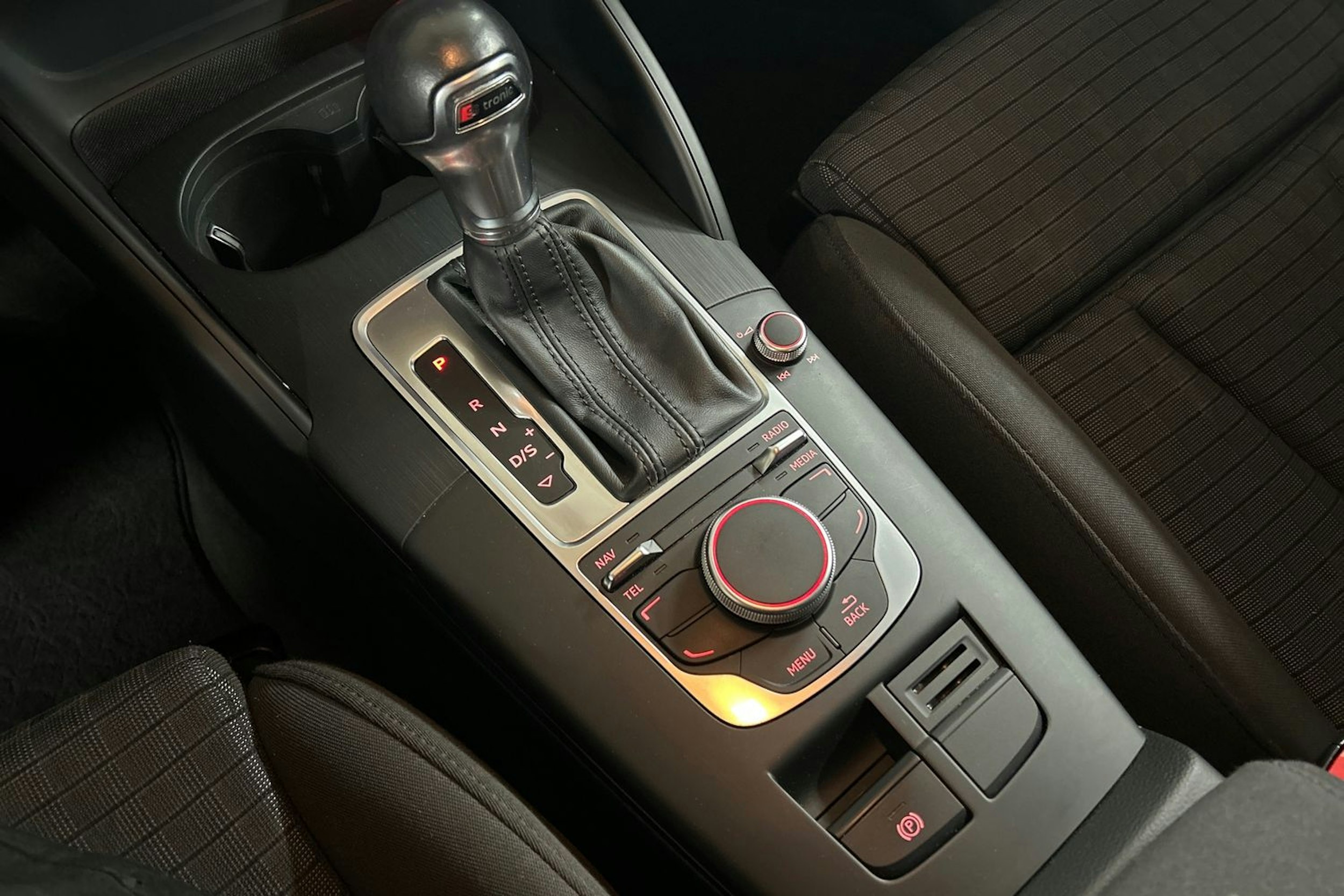 punainen Audi A3 2015 kuva 19.