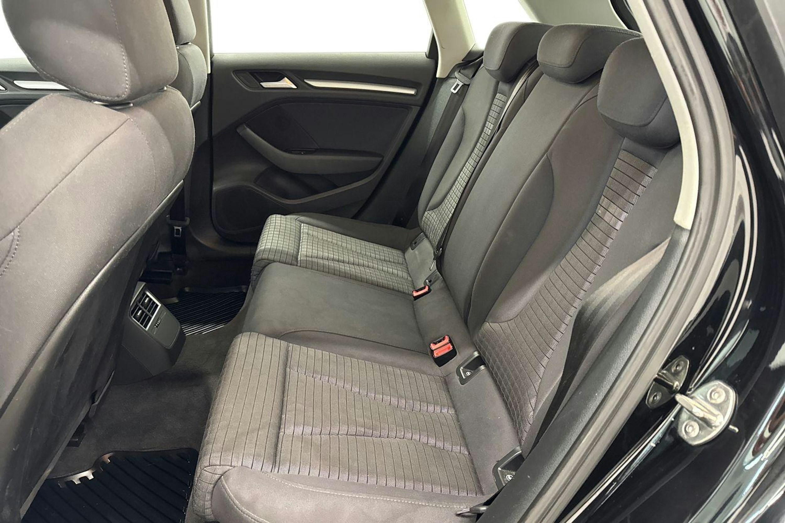 musta Audi A3 2015 kuva 10.