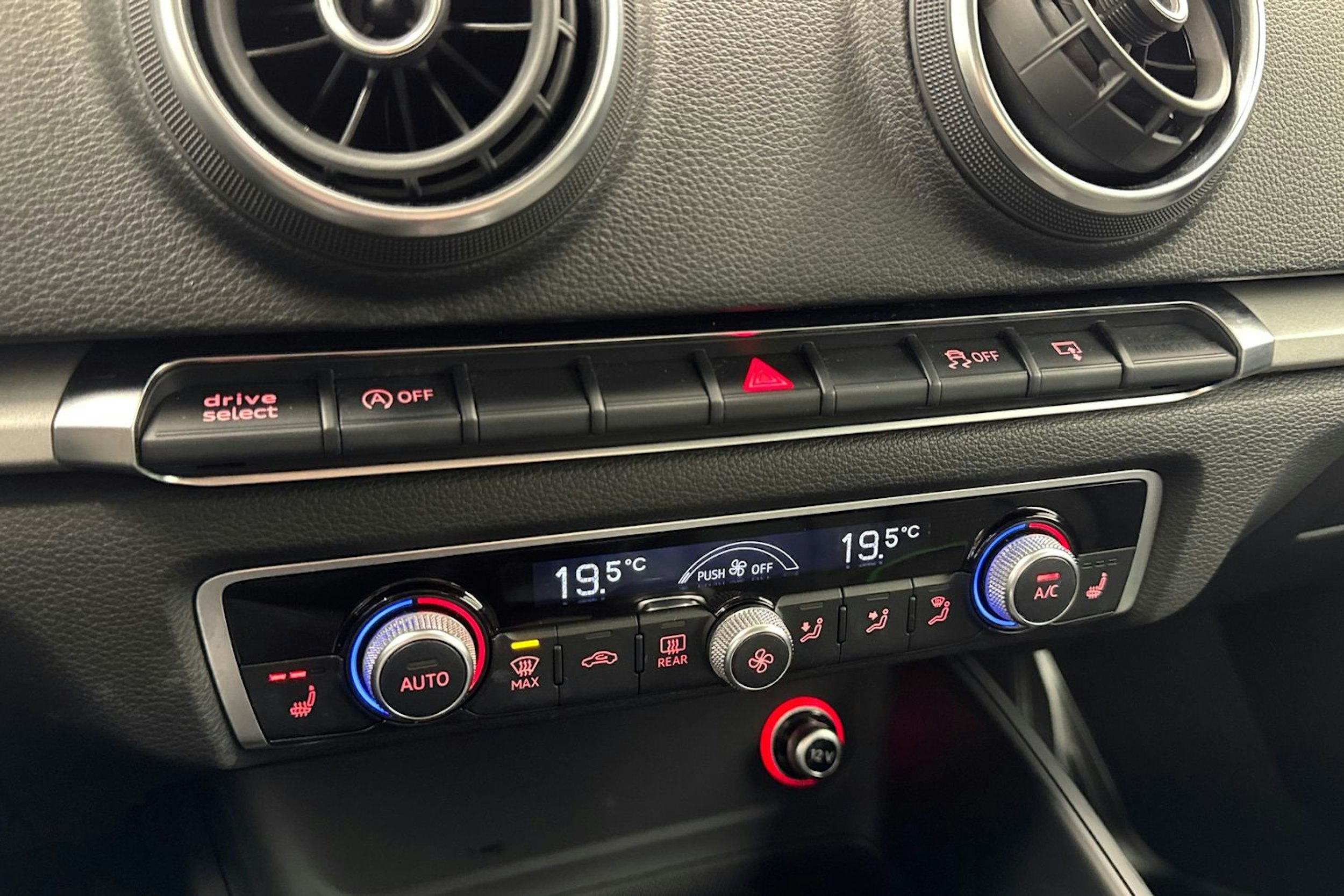 musta Audi A3 2015 kuva 16.