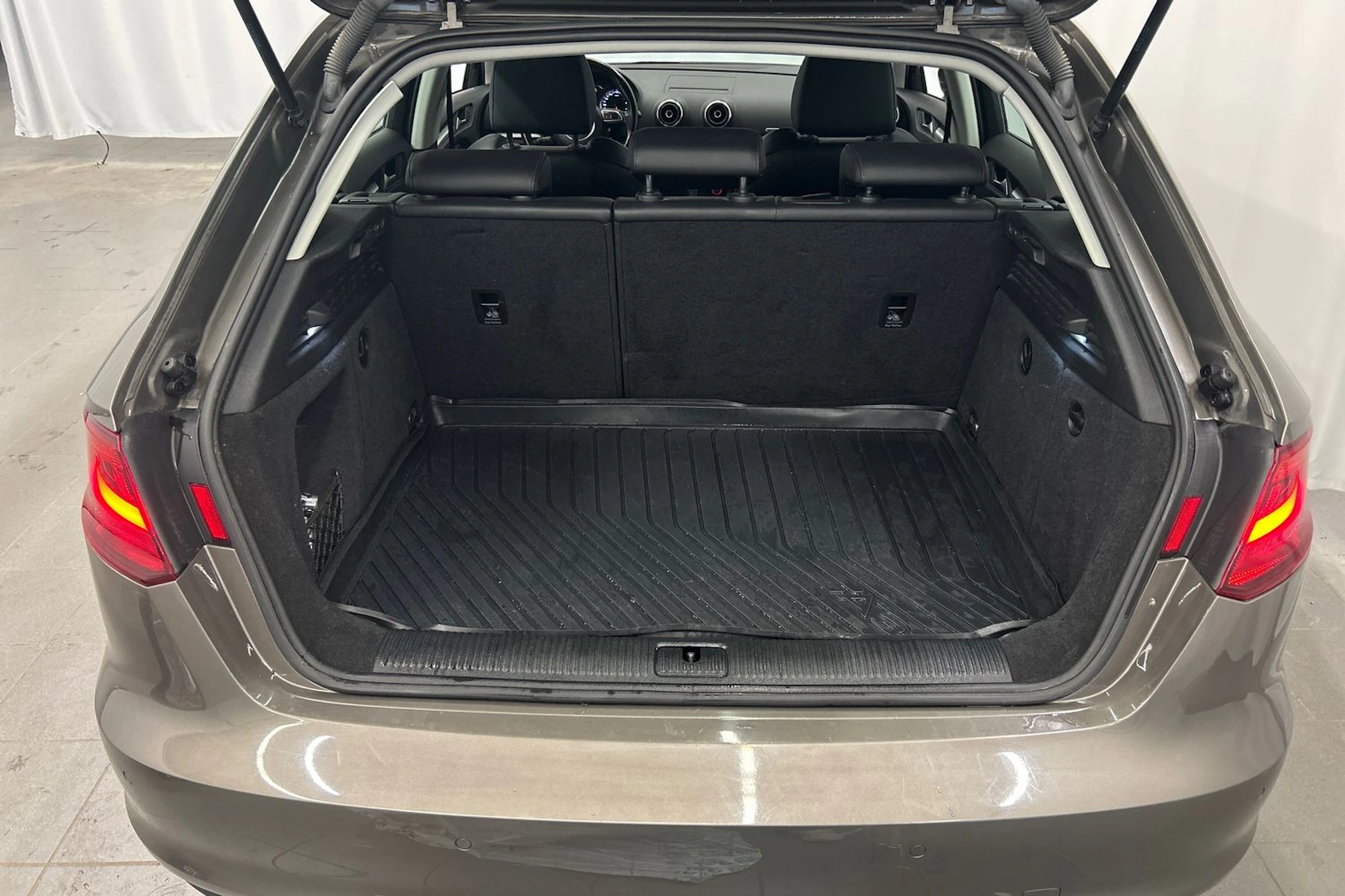 harmaa Audi A3 2015 kuva 17.