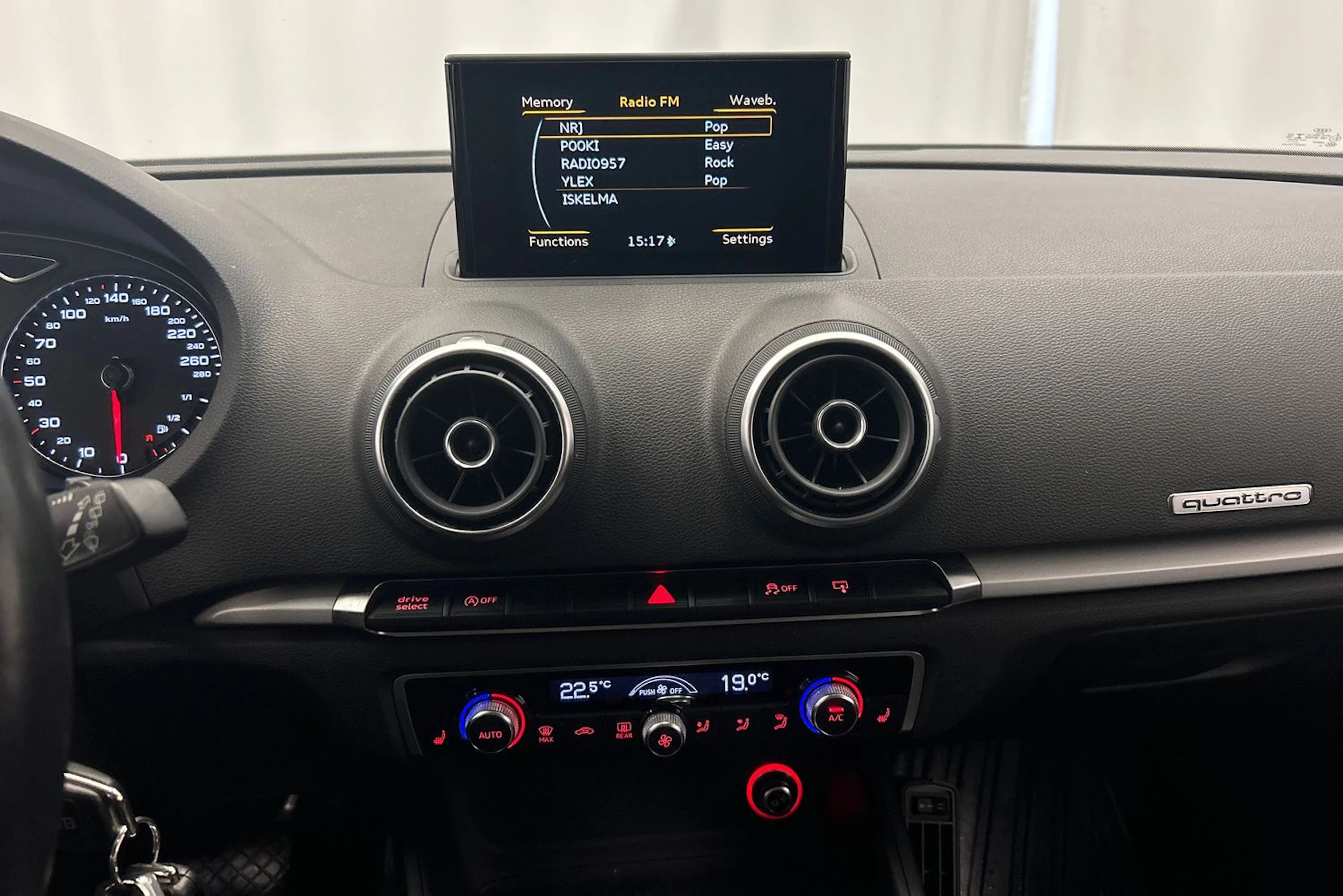 harmaa Audi A3 2015 kuva 24.