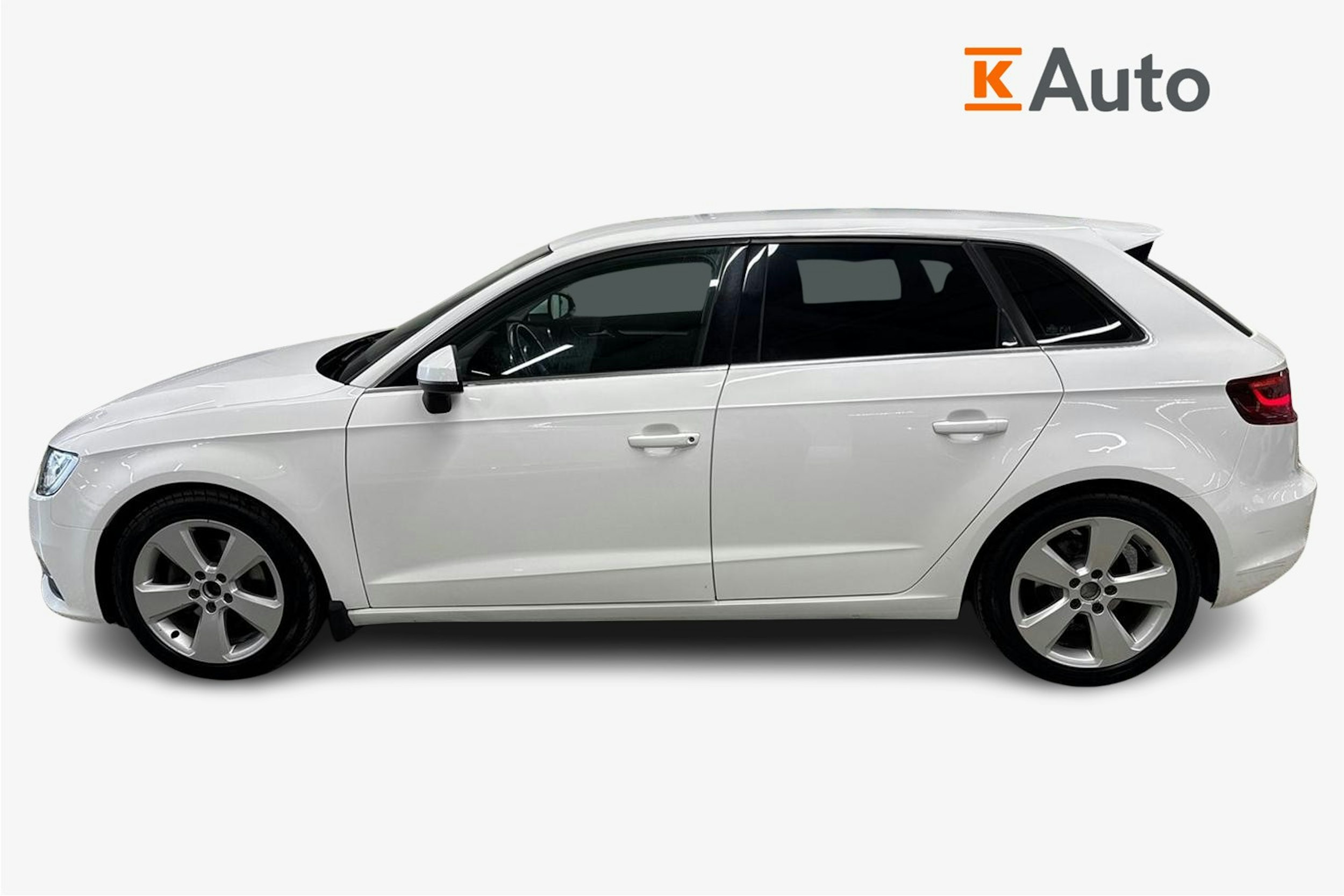 valkoinen Audi A3 2015 kuva 6.