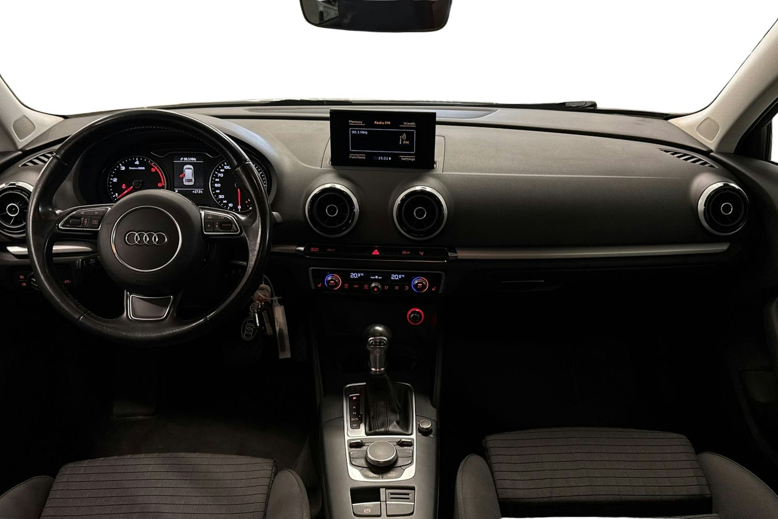 valkoinen Audi A3 2015 kuva 9.