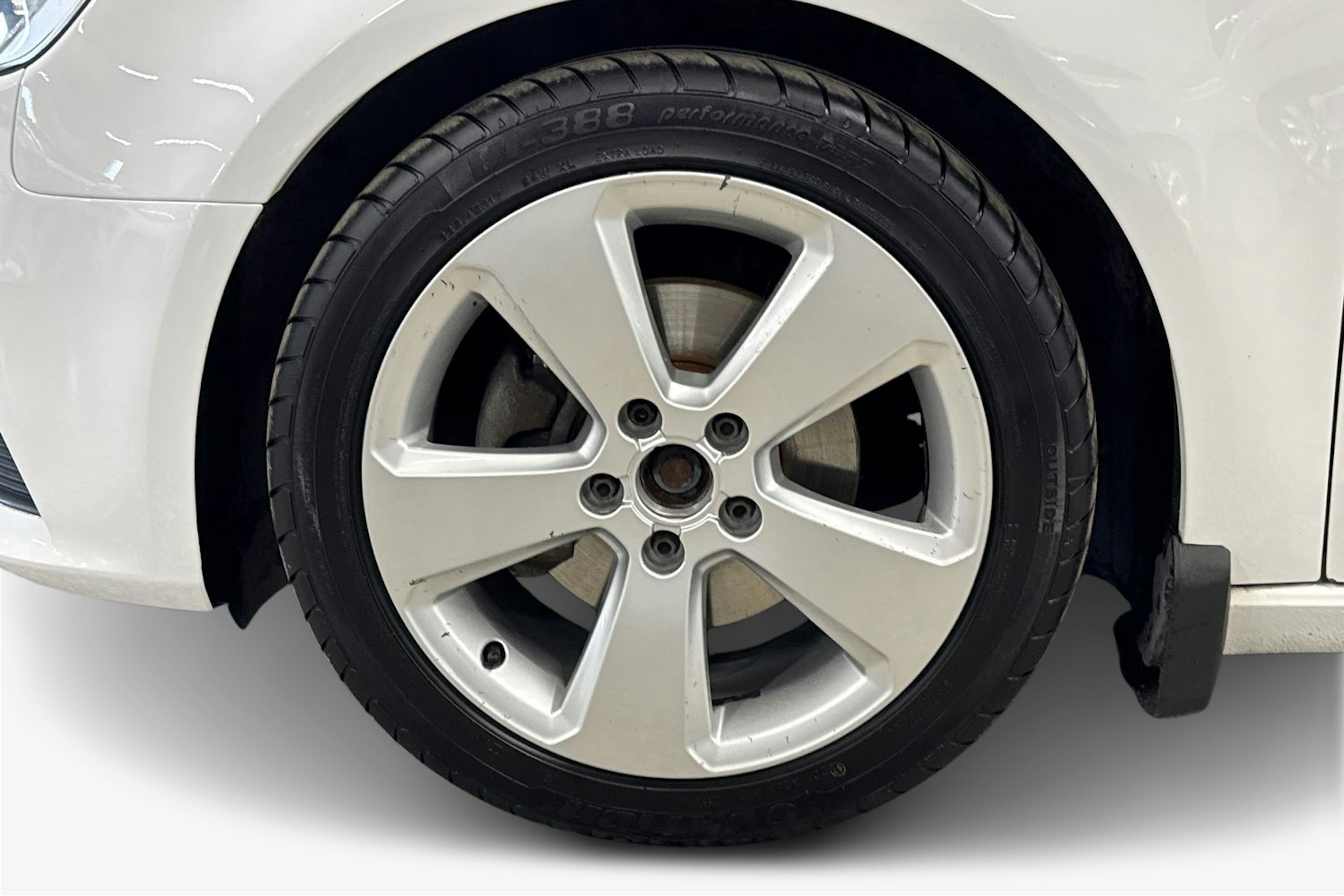 valkoinen Audi A3 2015 kuva 11.