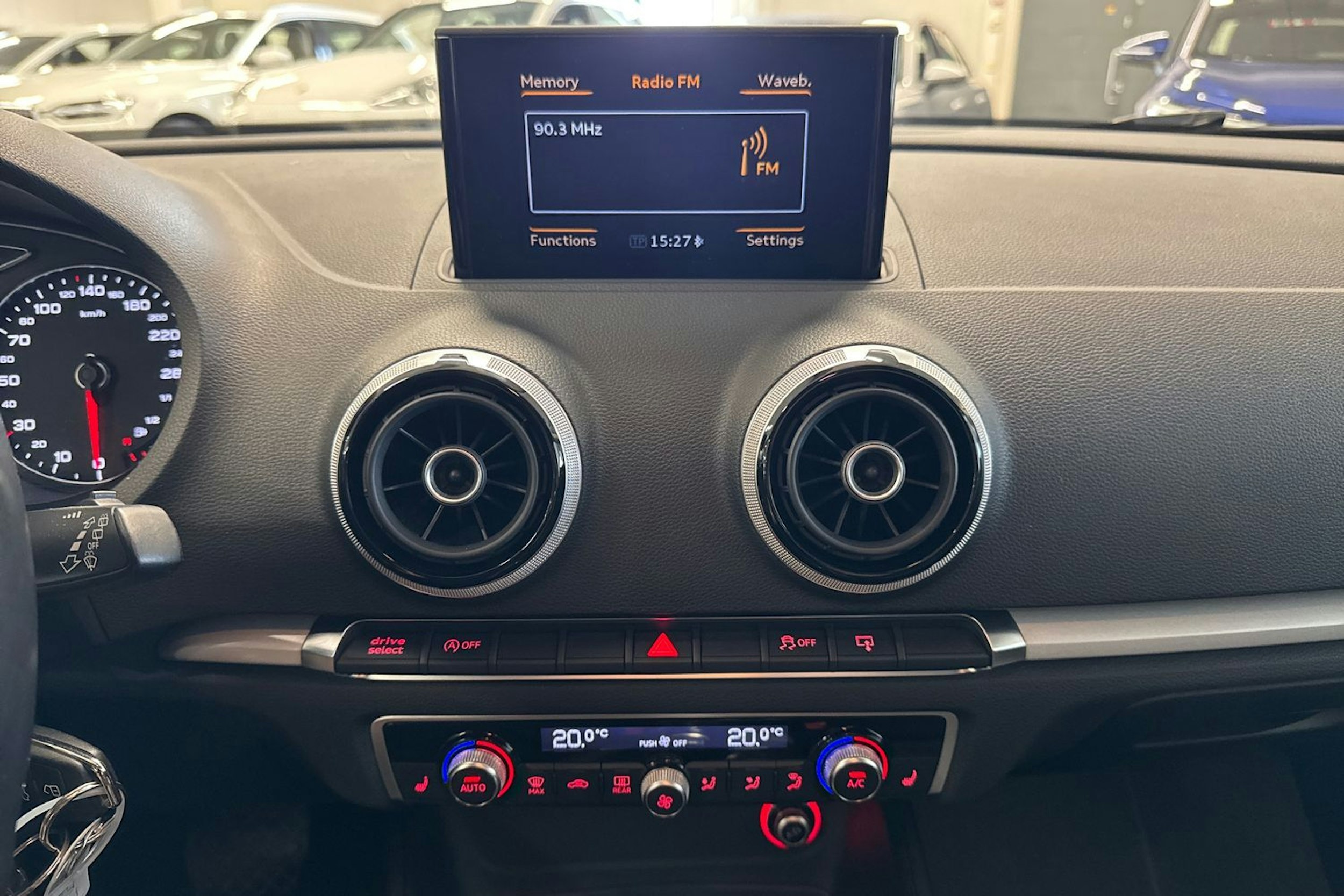 valkoinen Audi A3 2015 kuva 16.