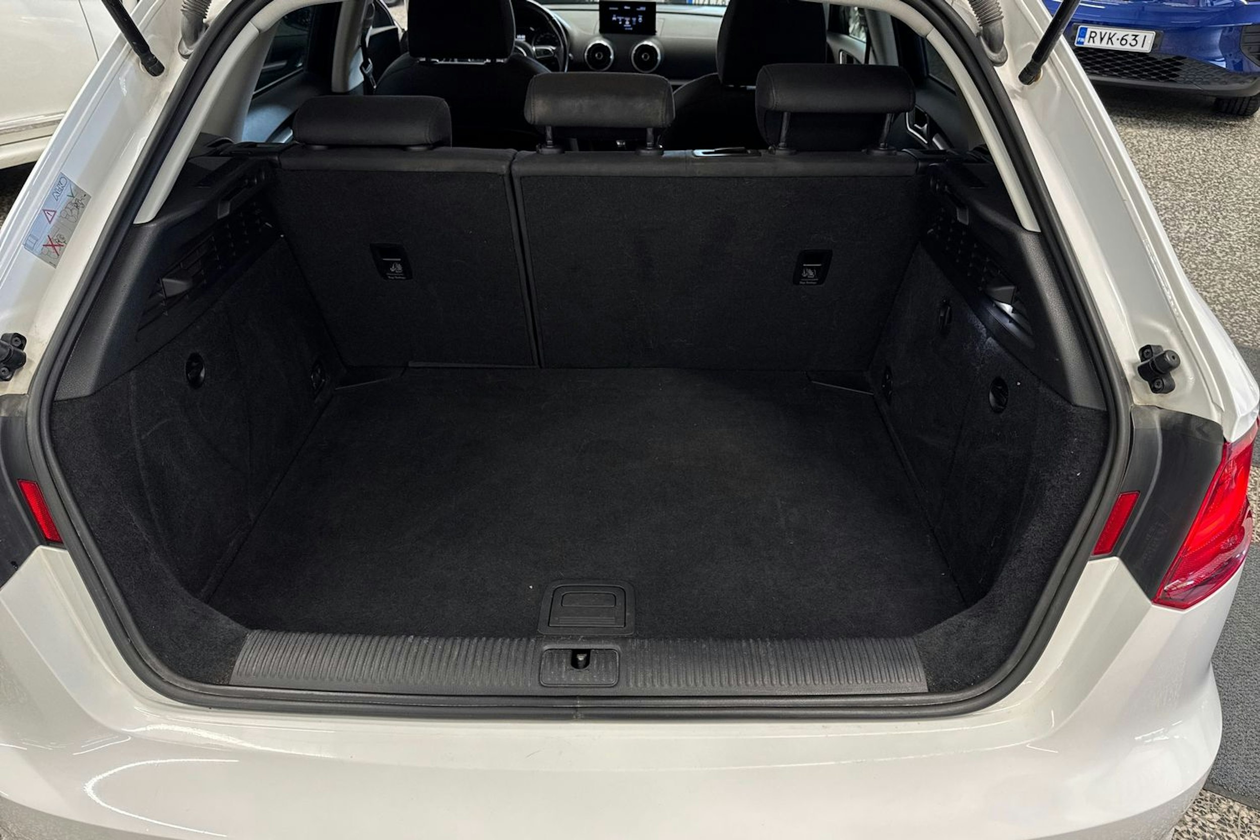 valkoinen Audi A3 2015 kuva 18.