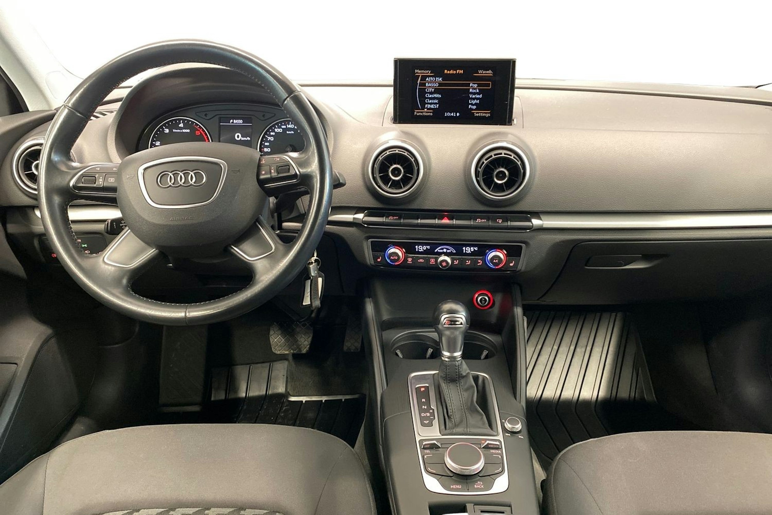 valkoinen Audi A3 2016 kuva 9.
