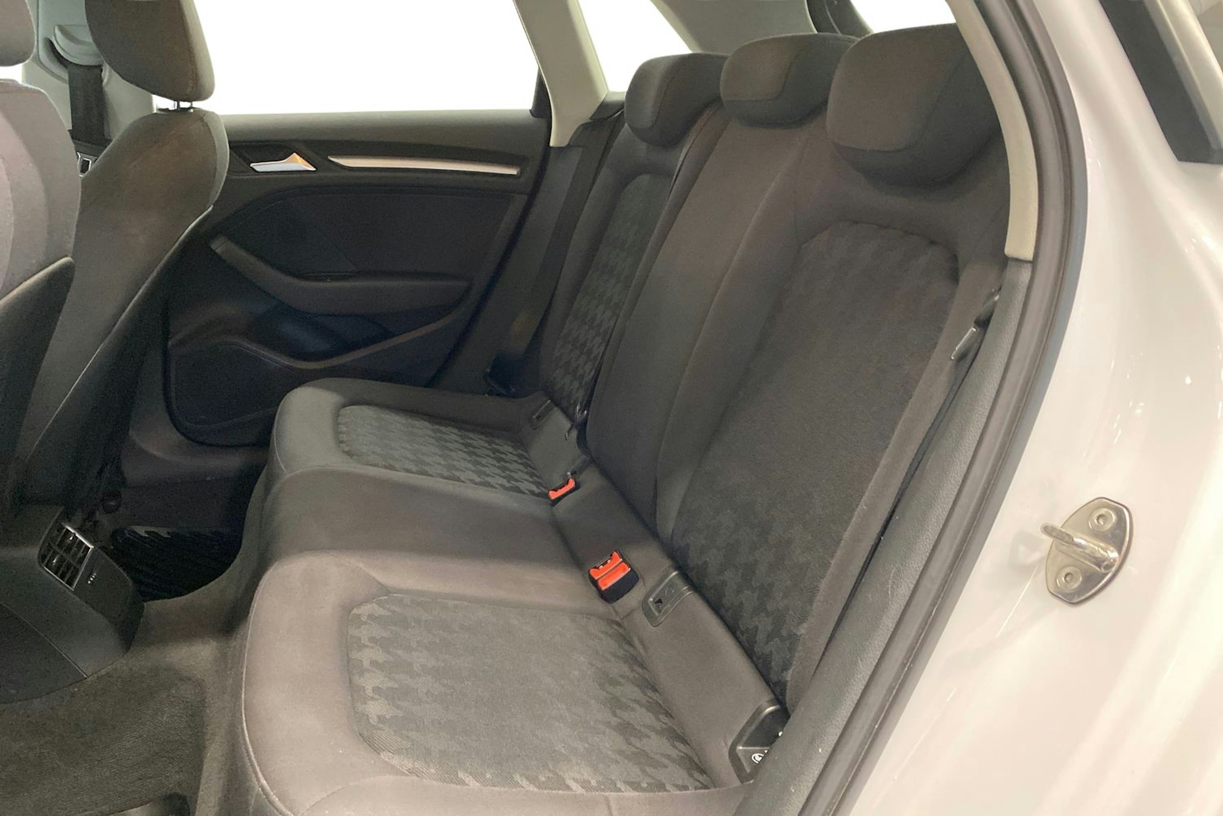 valkoinen Audi A3 2016 kuva 10.