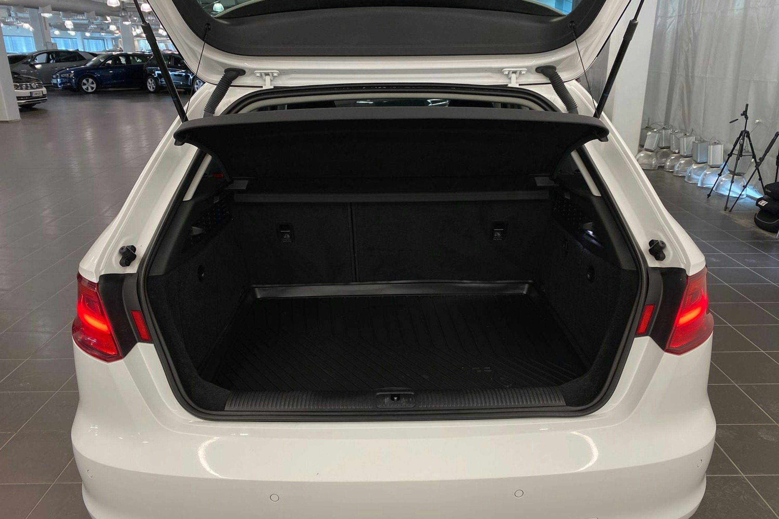 valkoinen Audi A3 2016 kuva 18.