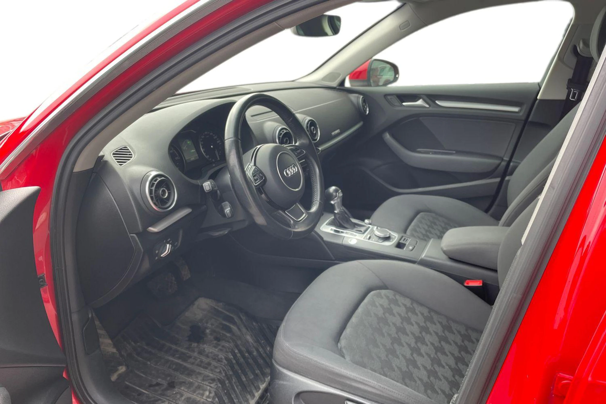 Punainen Audi A3 2016 kuva 3.