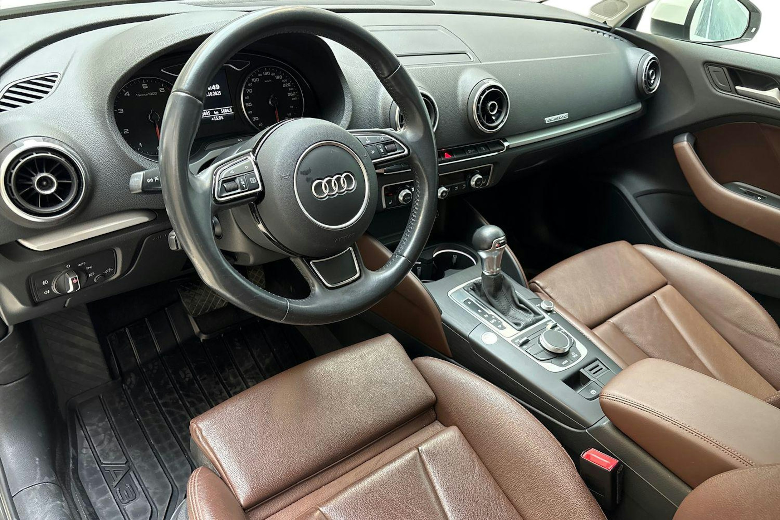 valkoinen Audi A3 2015 kuva 6.