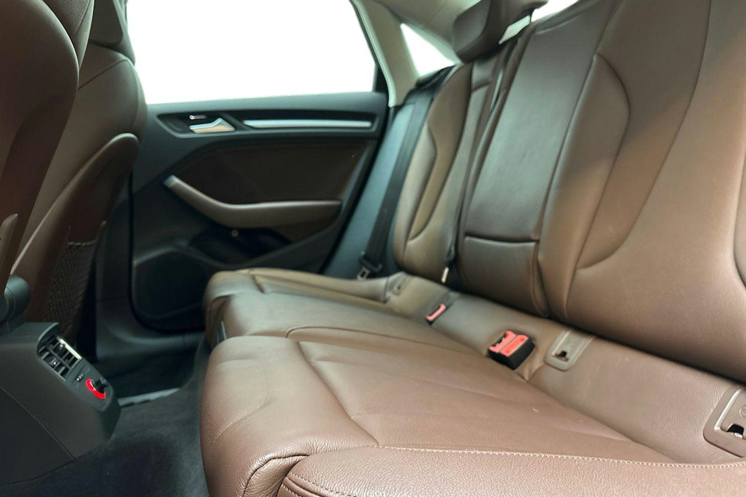 valkoinen Audi A3 2015 kuva 8.