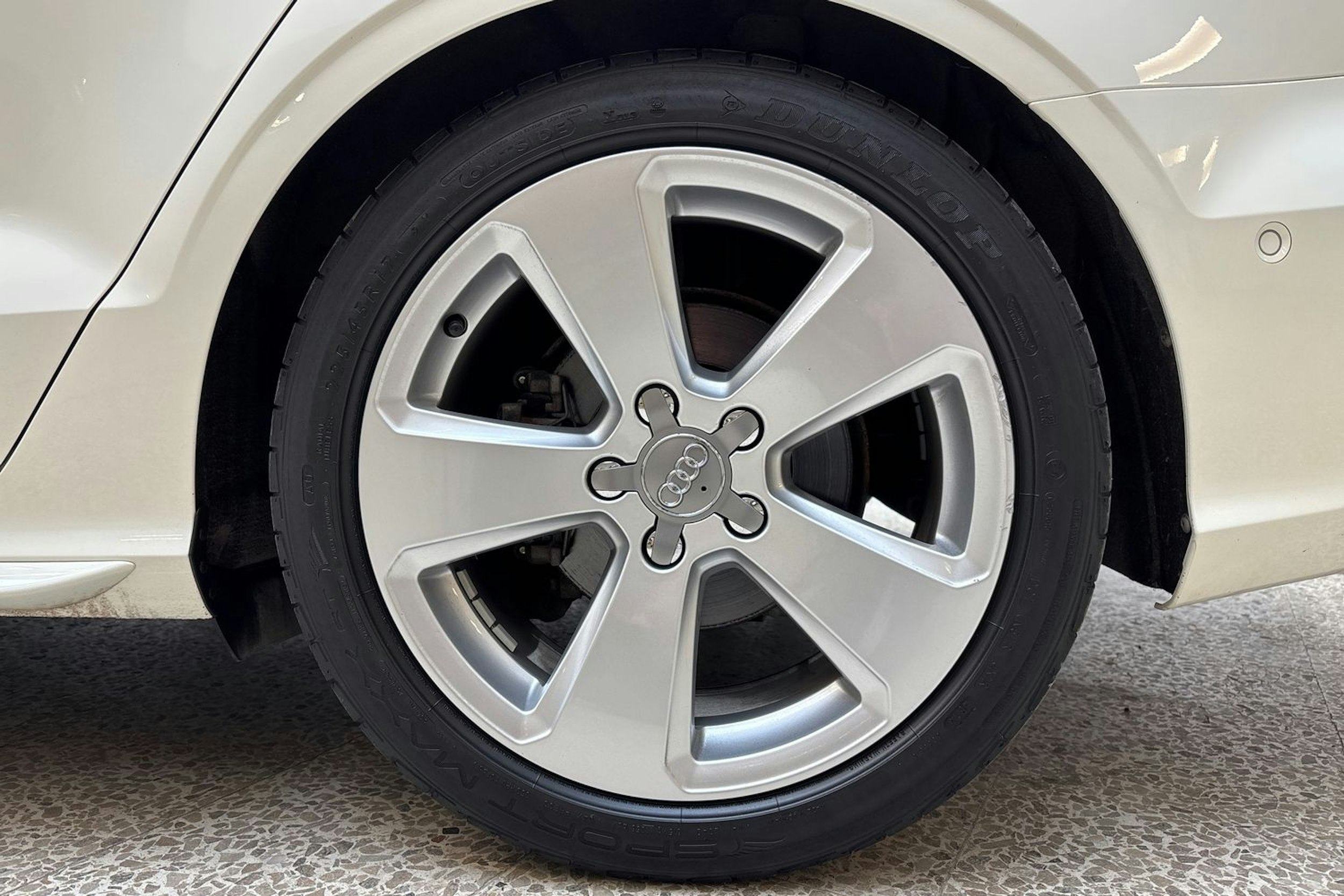 valkoinen Audi A3 2015 kuva 9.