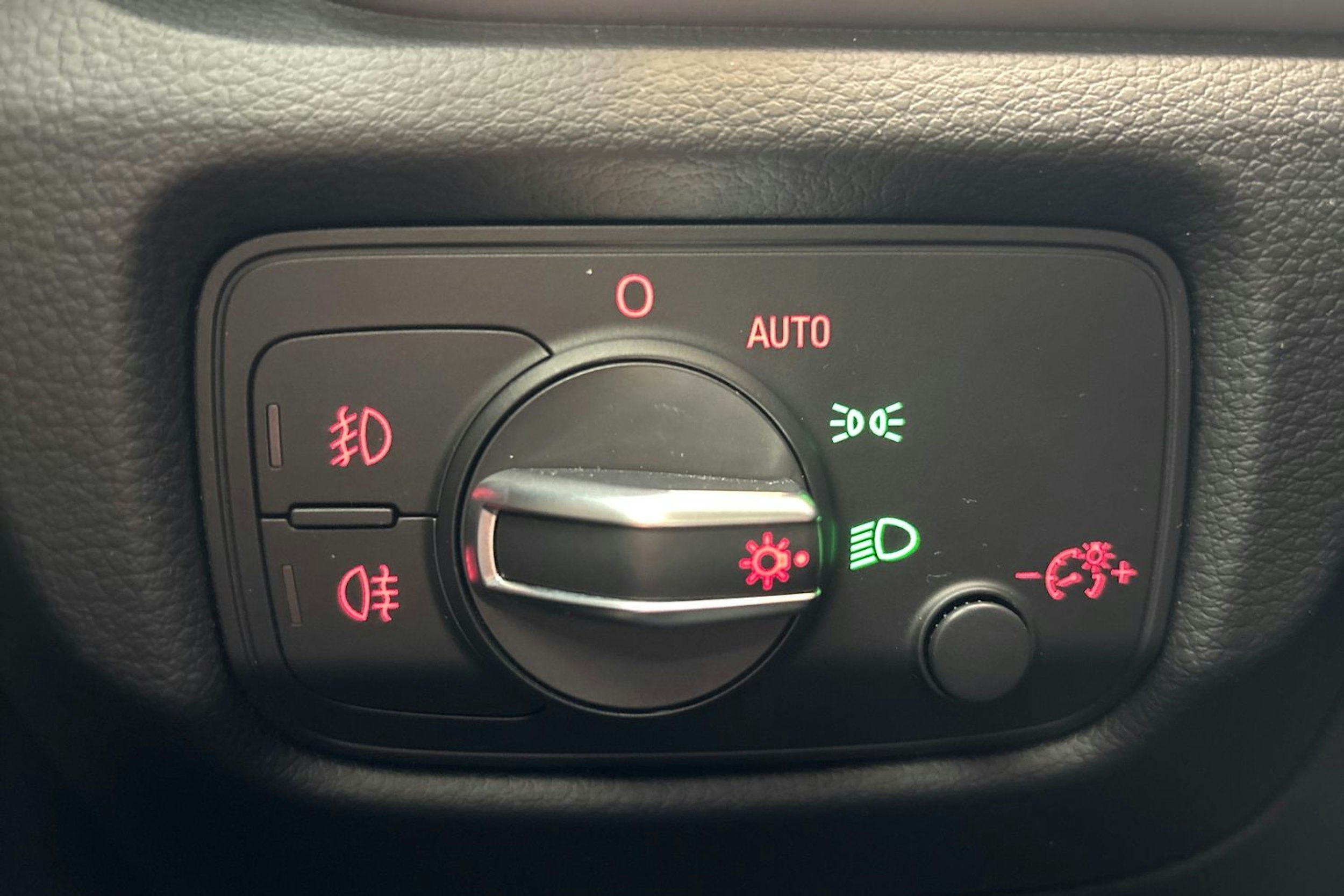 valkoinen Audi A3 2015 kuva 13.