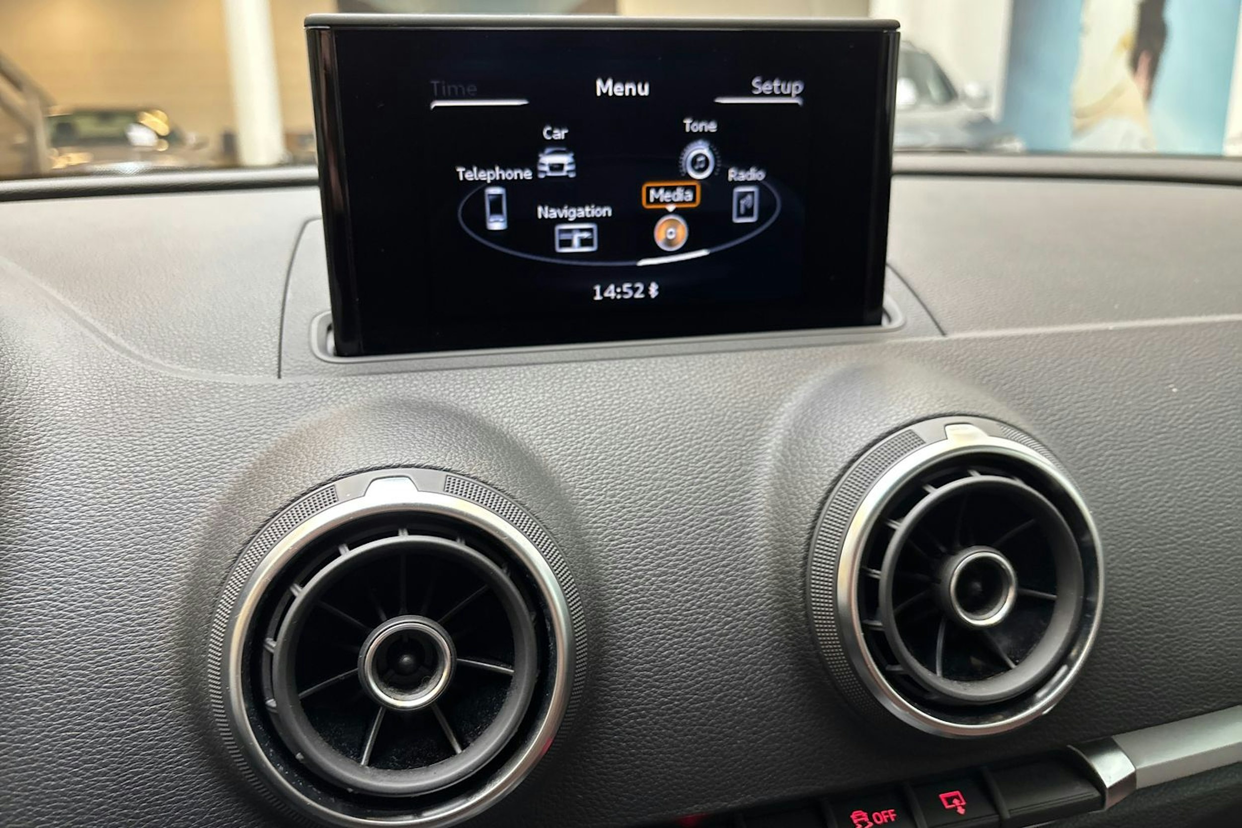 valkoinen Audi A3 2015 kuva 16.