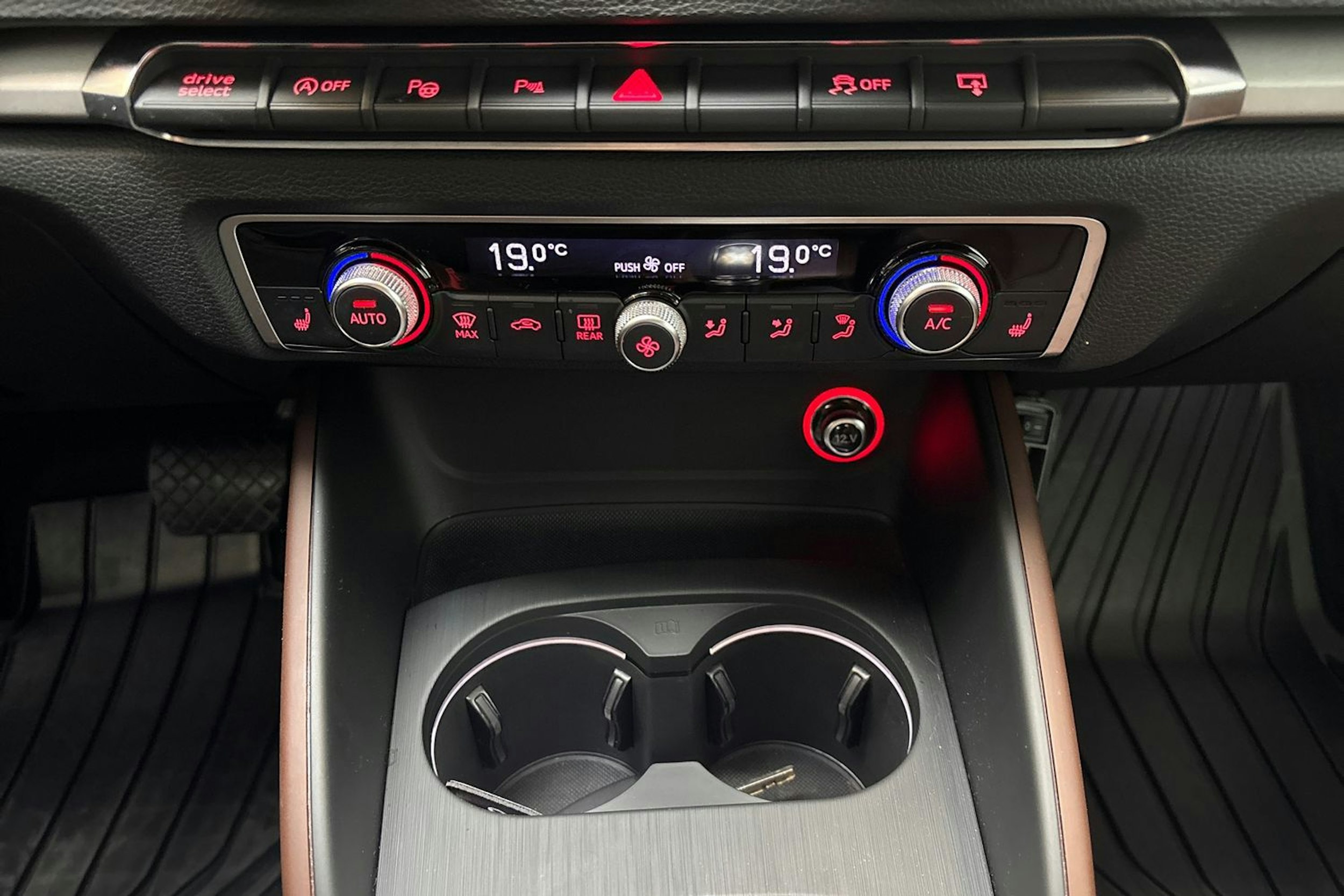 valkoinen Audi A3 2015 kuva 21.