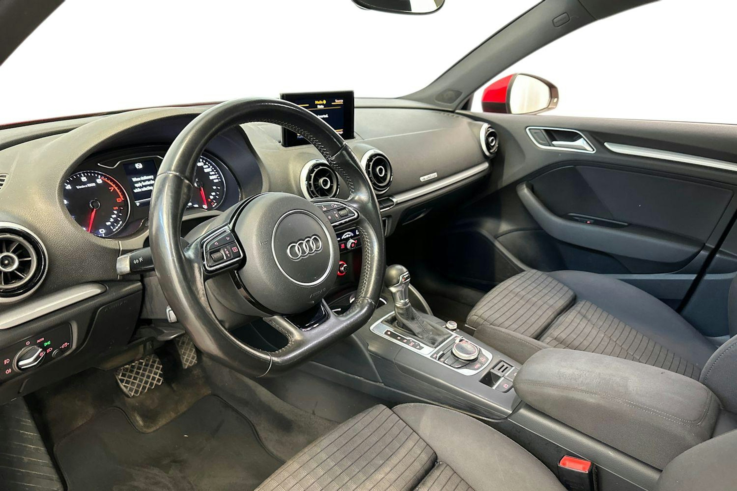 punainen Audi A3 2015 kuva 6.