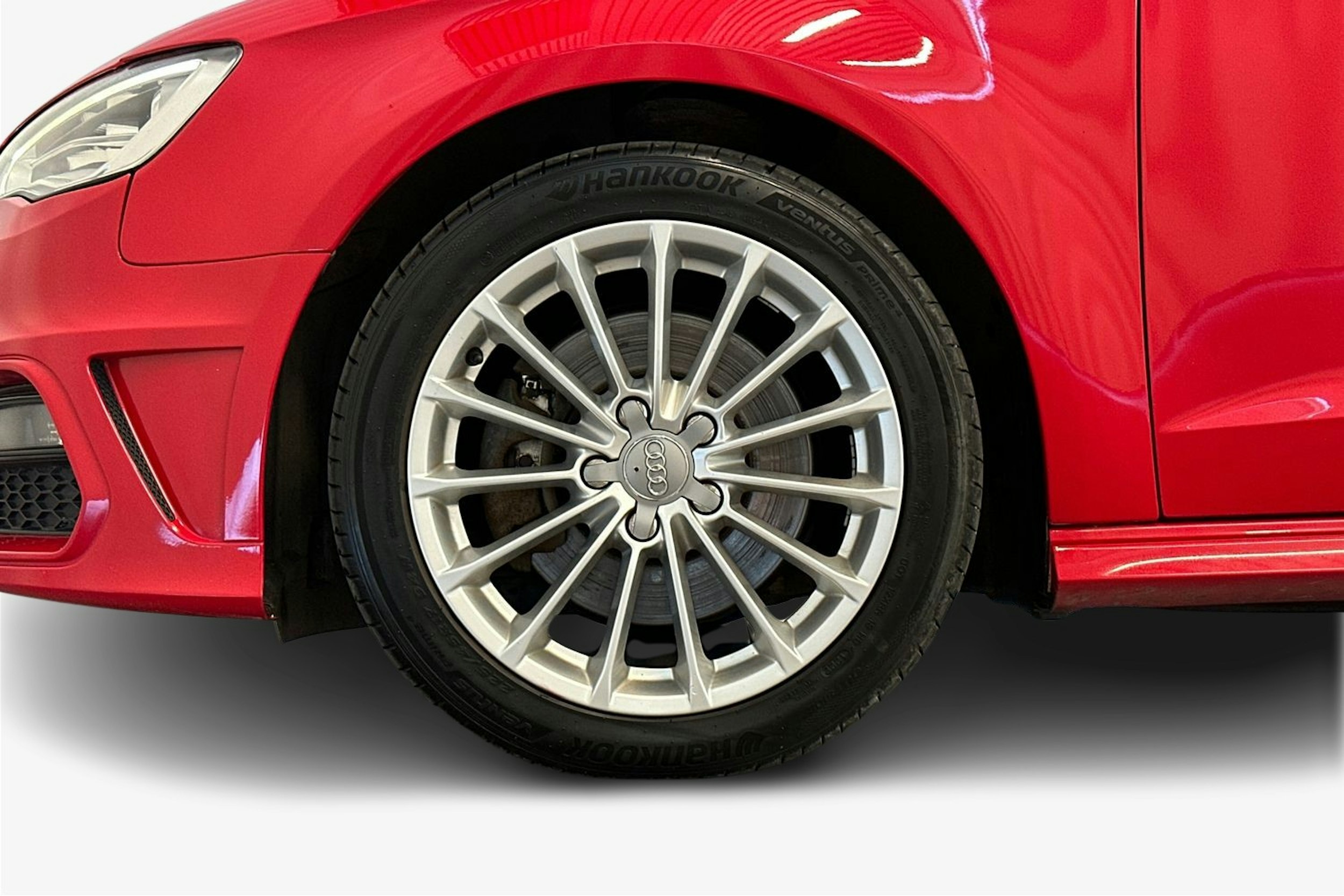 punainen Audi A3 2015 kuva 9.