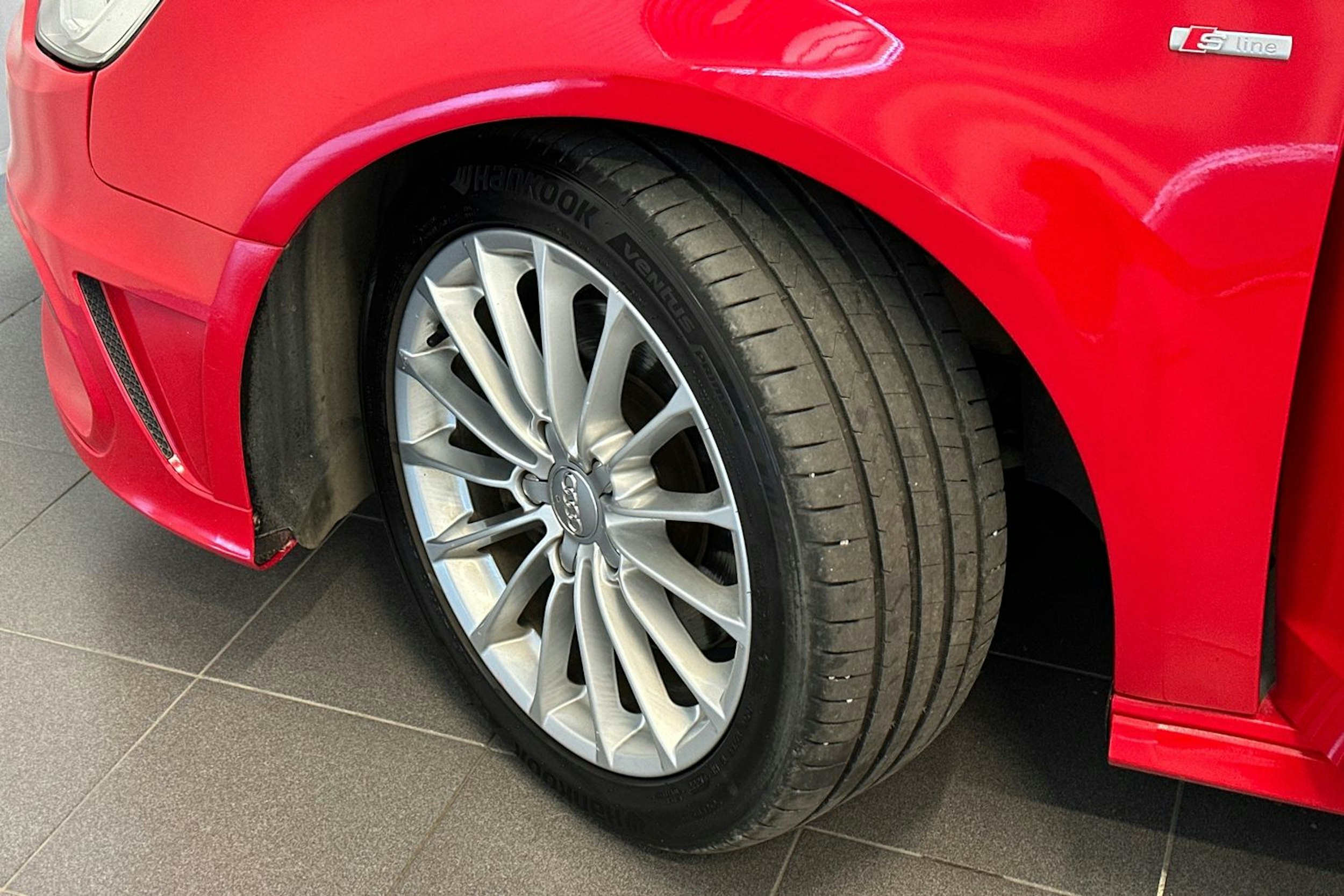 punainen Audi A3 2015 kuva 10.