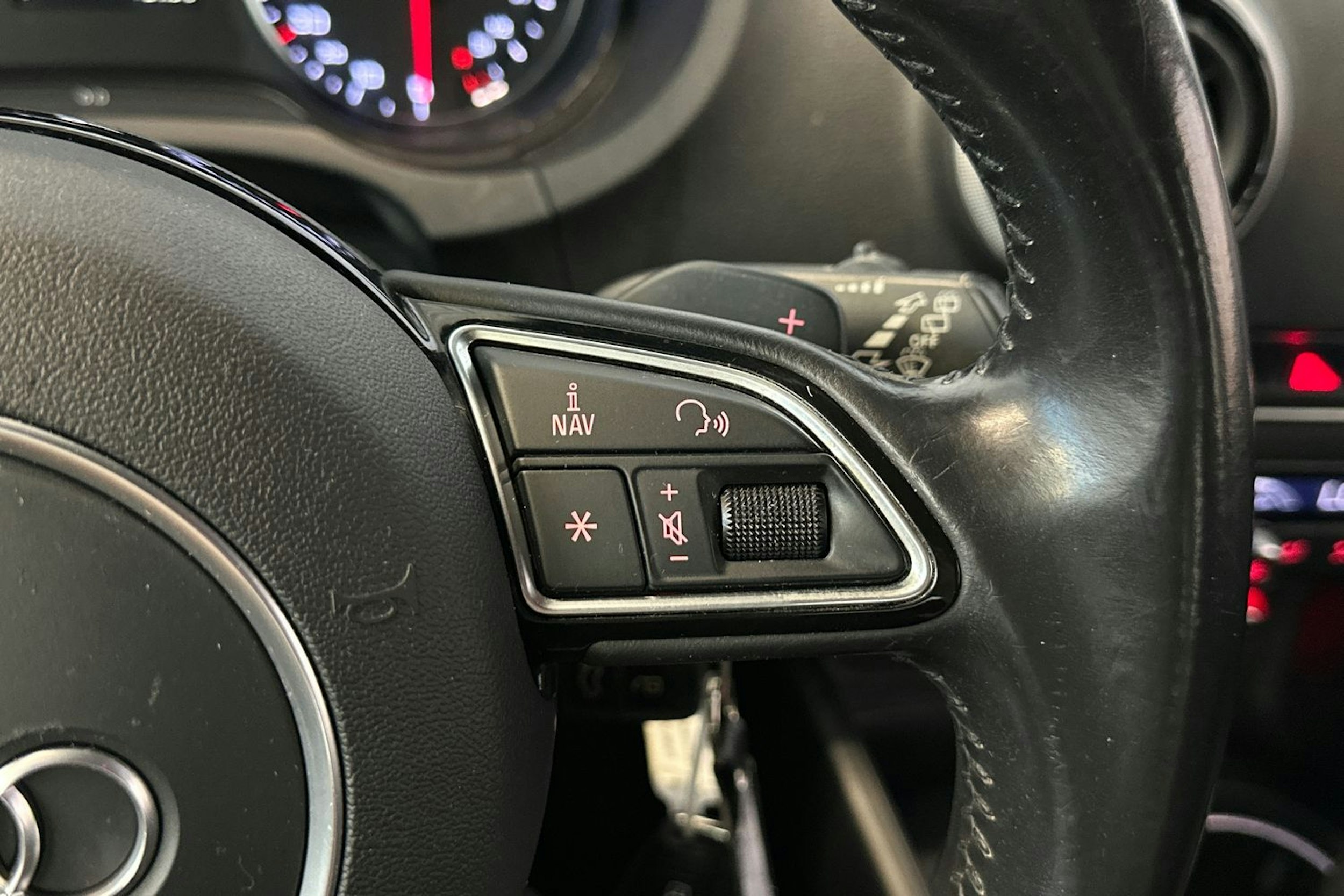 punainen Audi A3 2015 kuva 16.