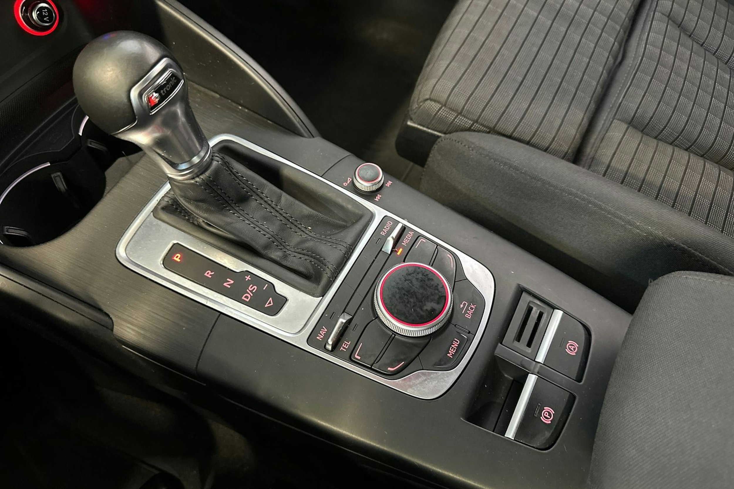 punainen Audi A3 2015 kuva 19.