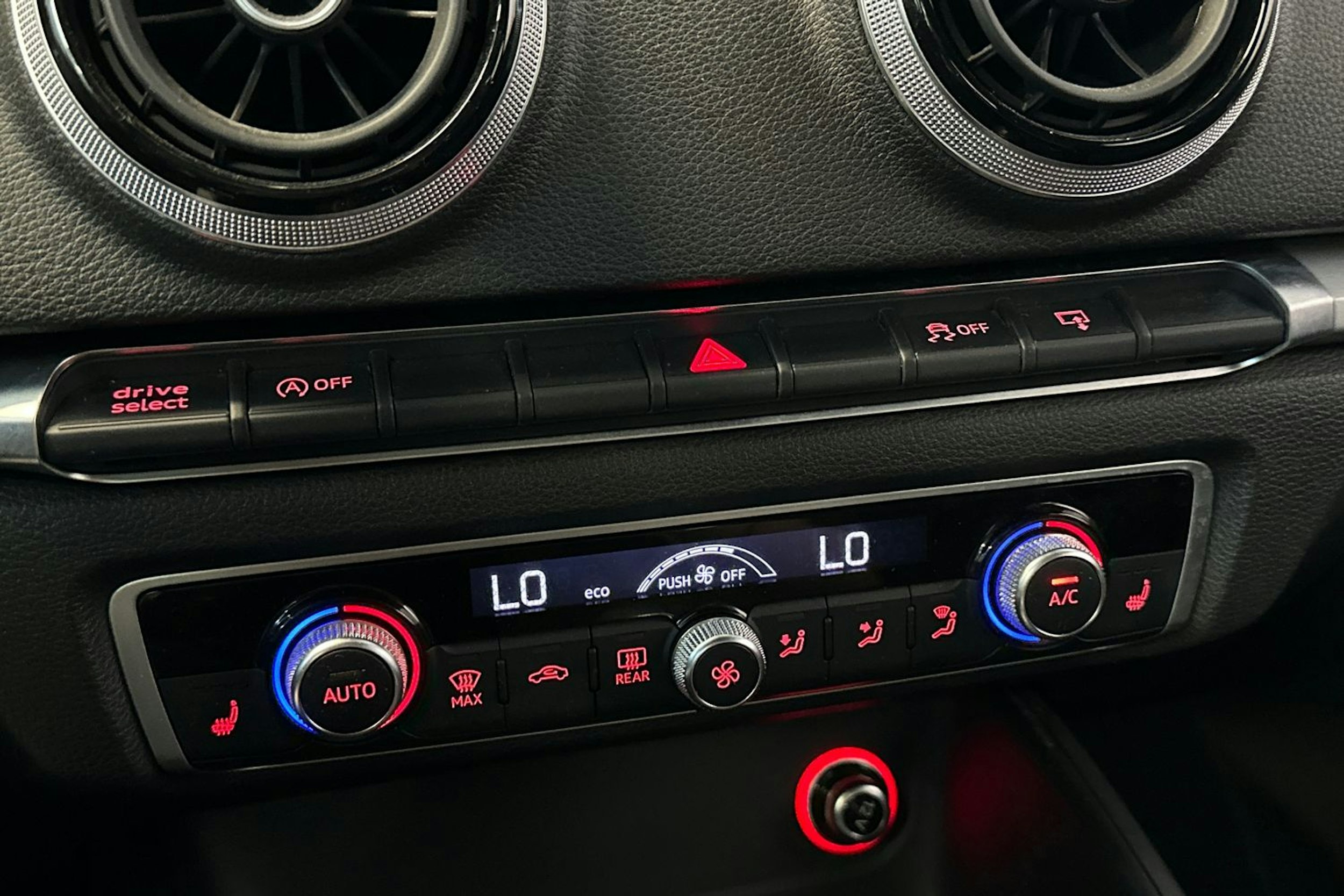 punainen Audi A3 2015 kuva 20.