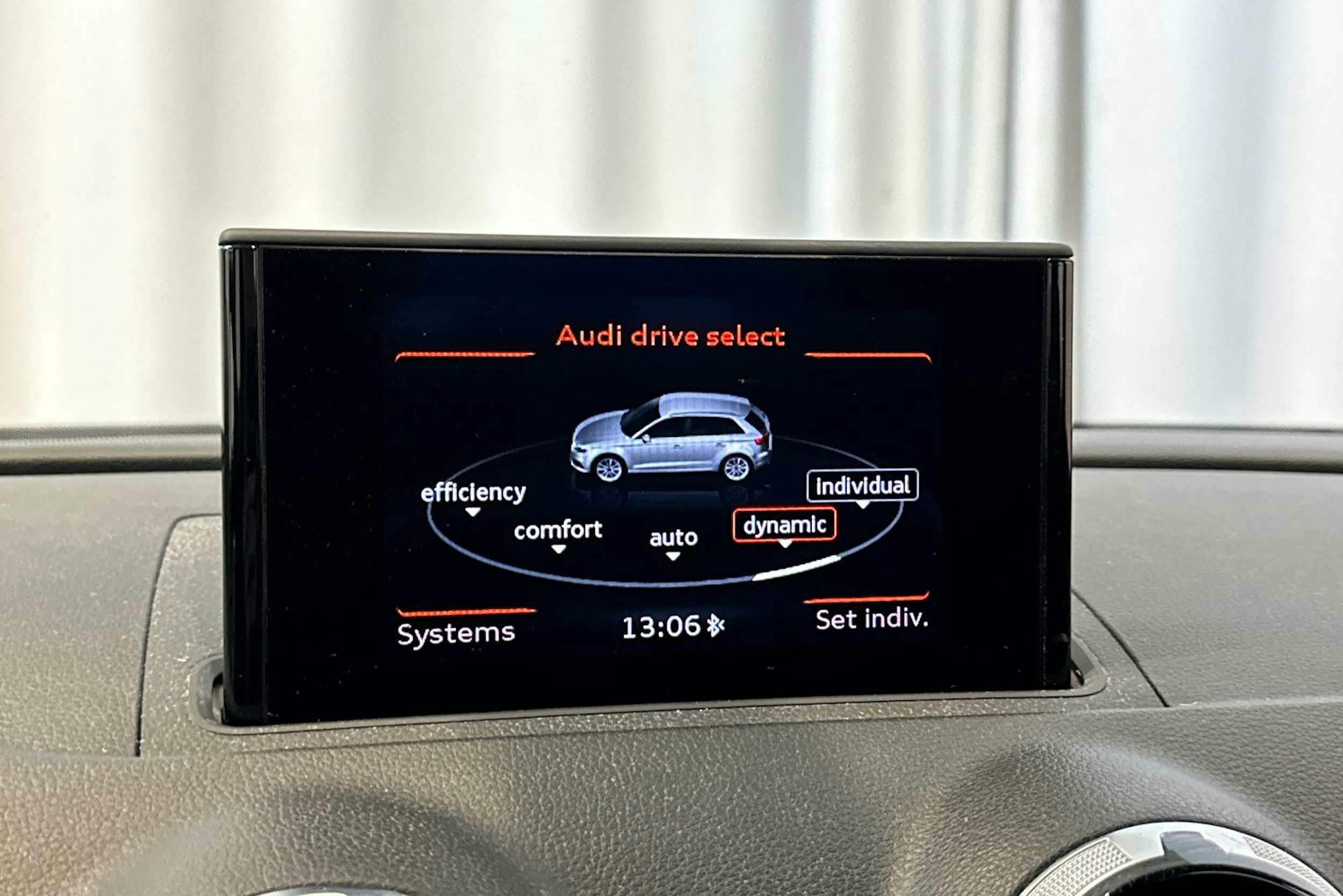 punainen Audi A3 2015 kuva 22.