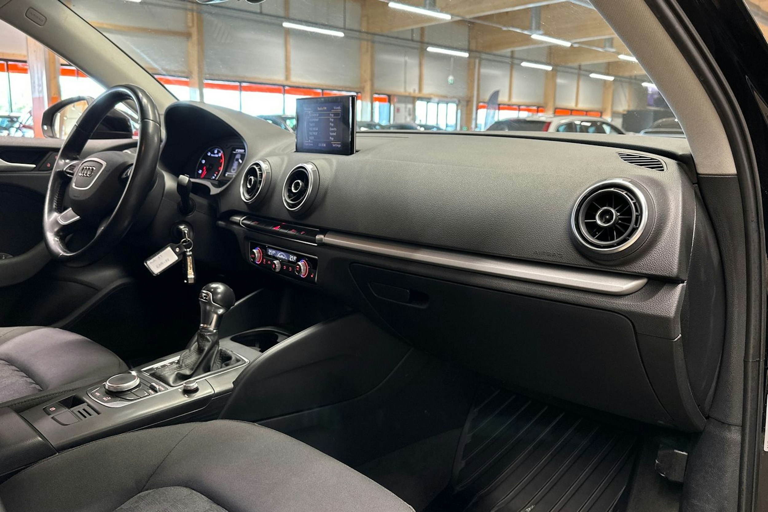 musta Audi A3 2015 kuva 14.