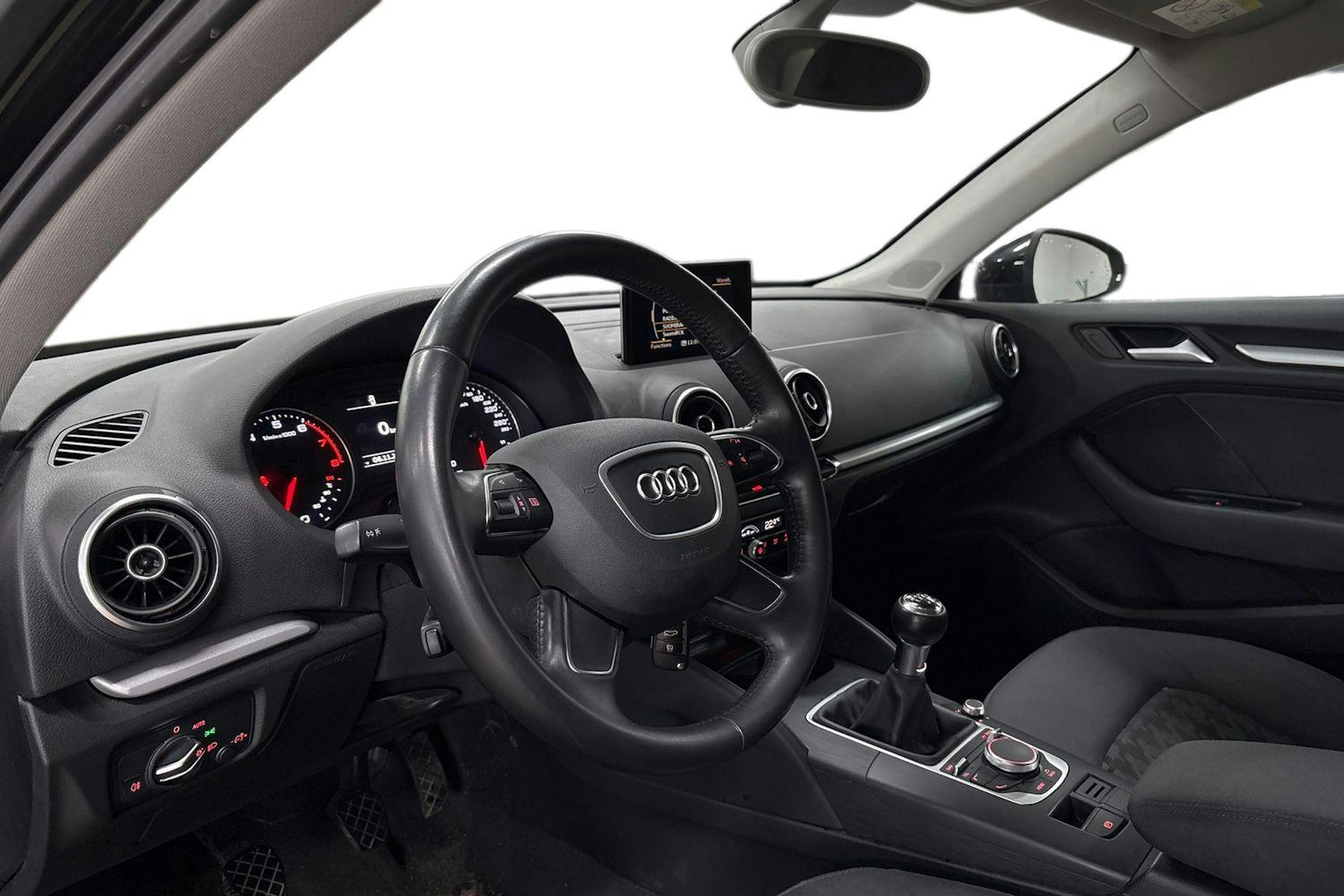 Musta Audi A3 2015 kuva 7.