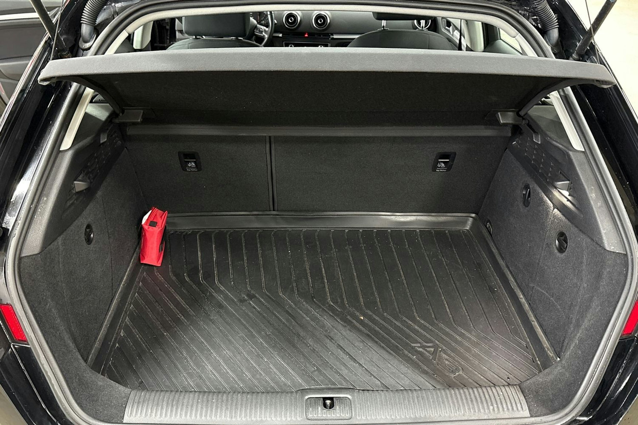 Musta Audi A3 2015 kuva 27.