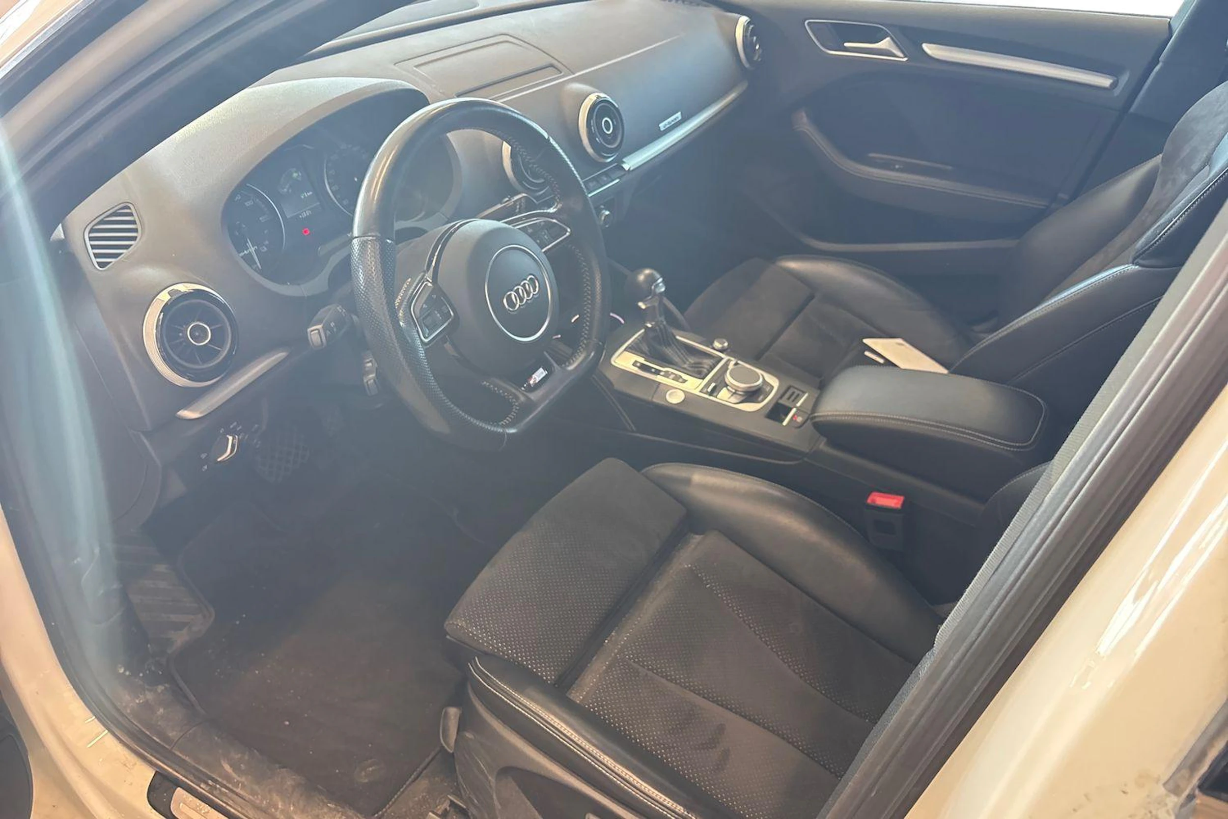 valkoinen Audi A3 2015 kuva 3.