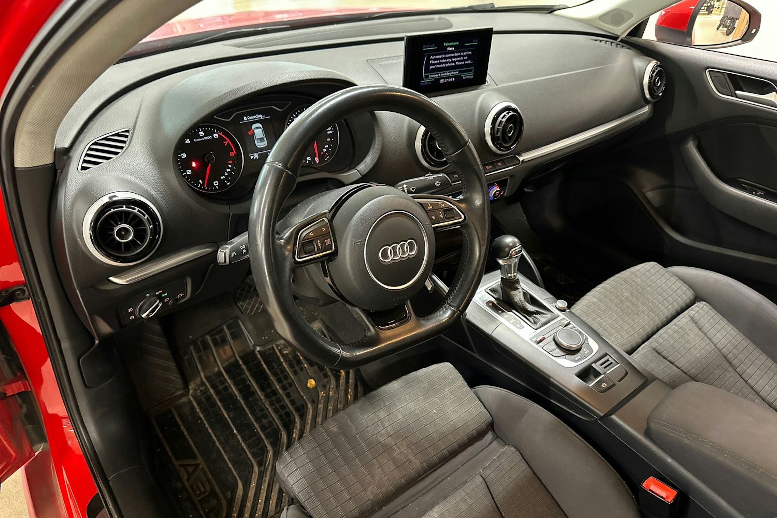 punainen Audi A3 2015 kuva 3.