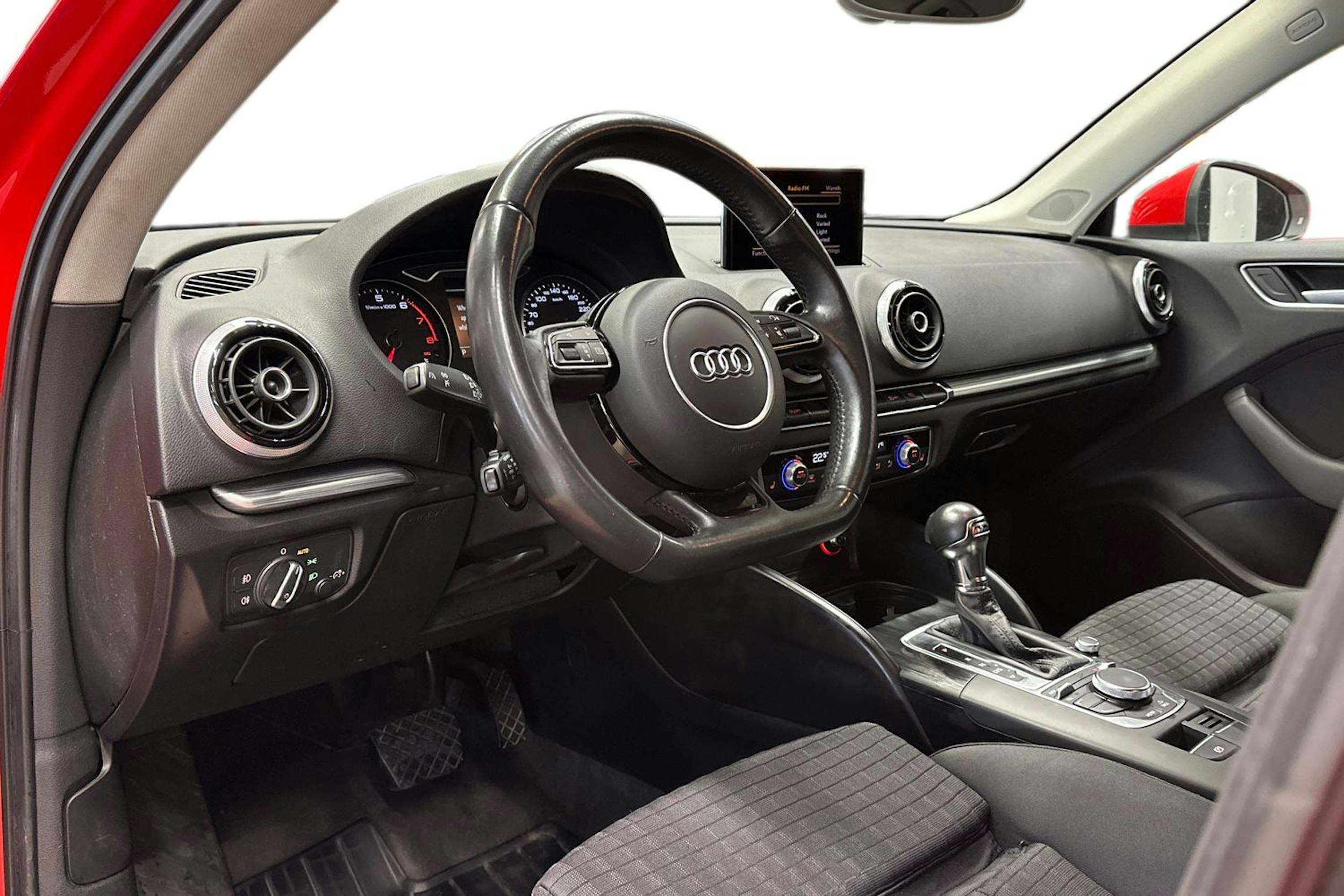 punainen Audi A3 2015 kuva 7.