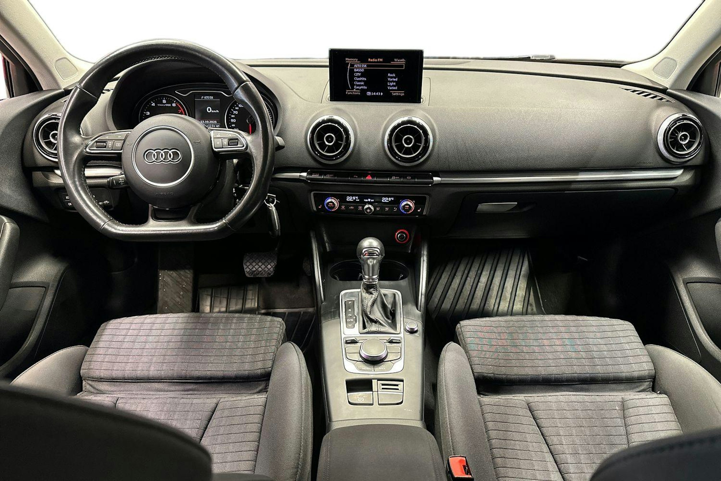 punainen Audi A3 2015 kuva 9.