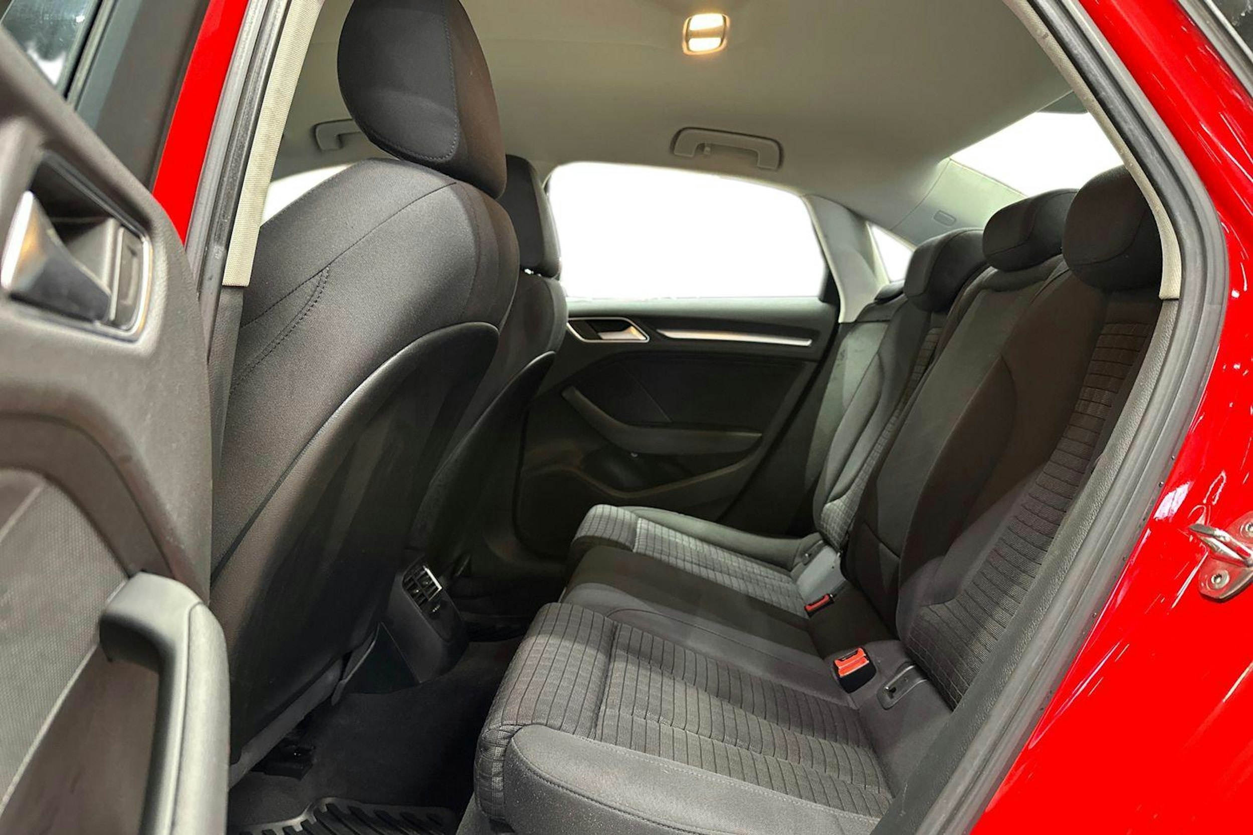 punainen Audi A3 2015 kuva 10.