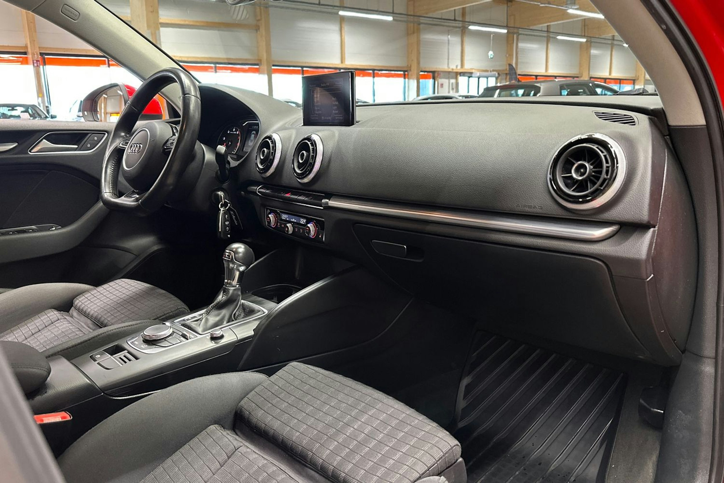 punainen Audi A3 2015 kuva 14.