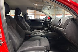 punainen Audi A3 2015 kuva 15.