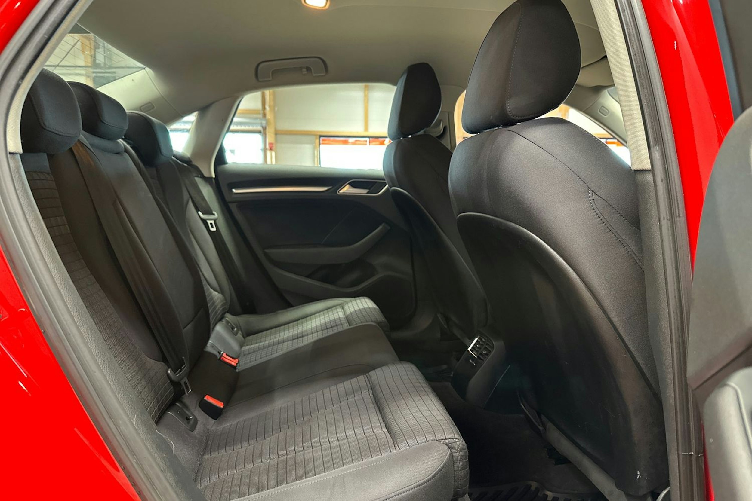punainen Audi A3 2015 kuva 16.