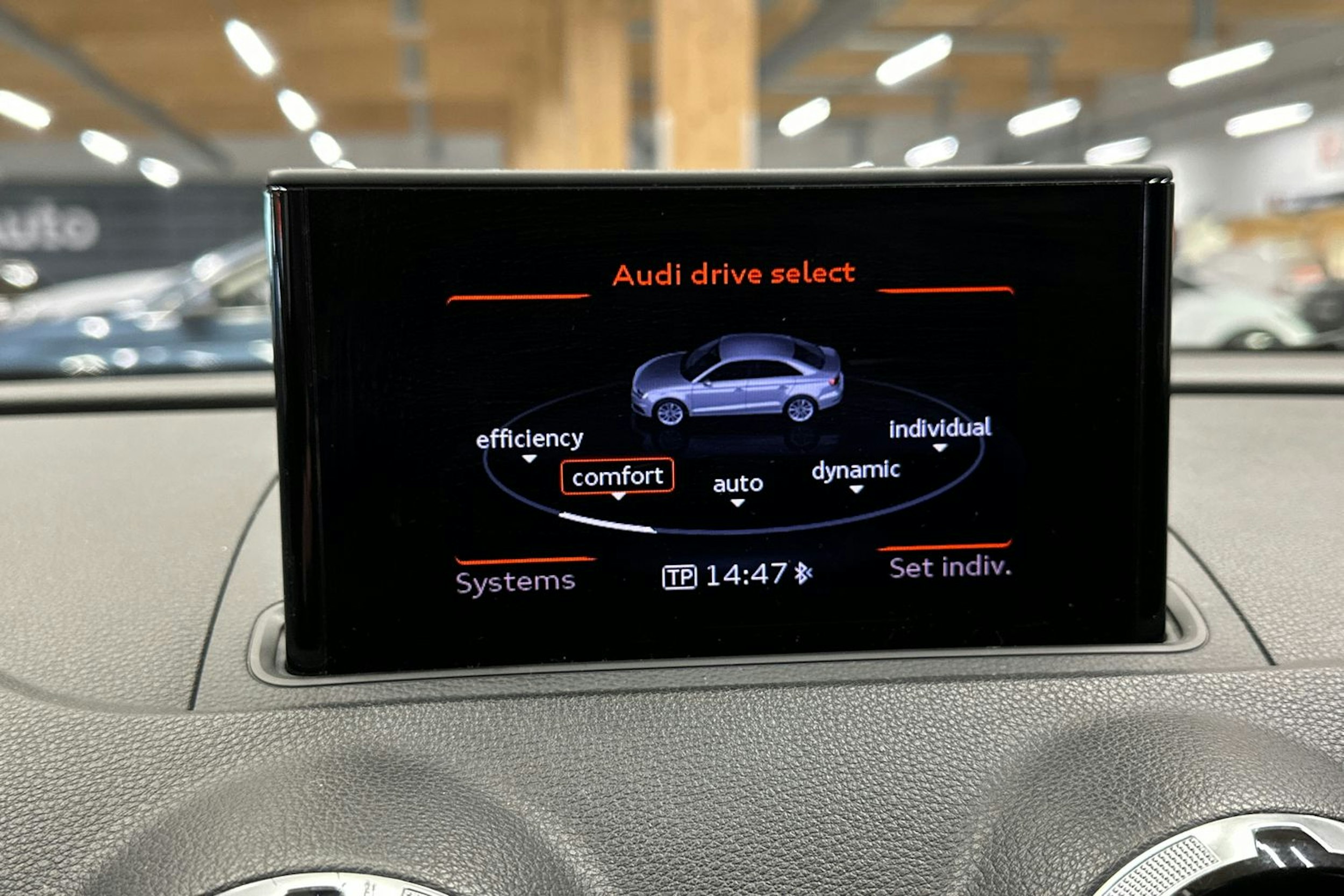 punainen Audi A3 2015 kuva 20.